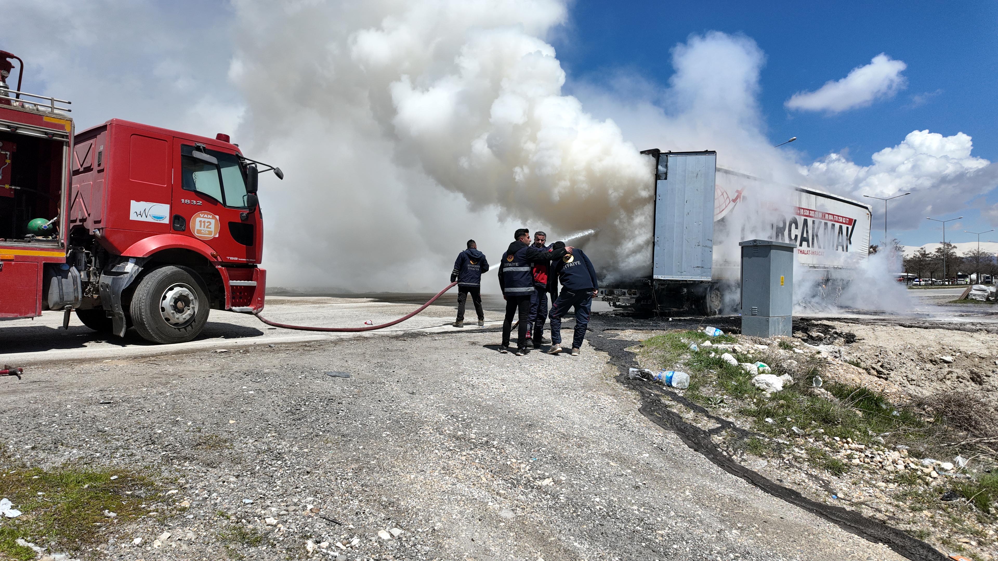 TIR yangını itfaiye müdahalesi