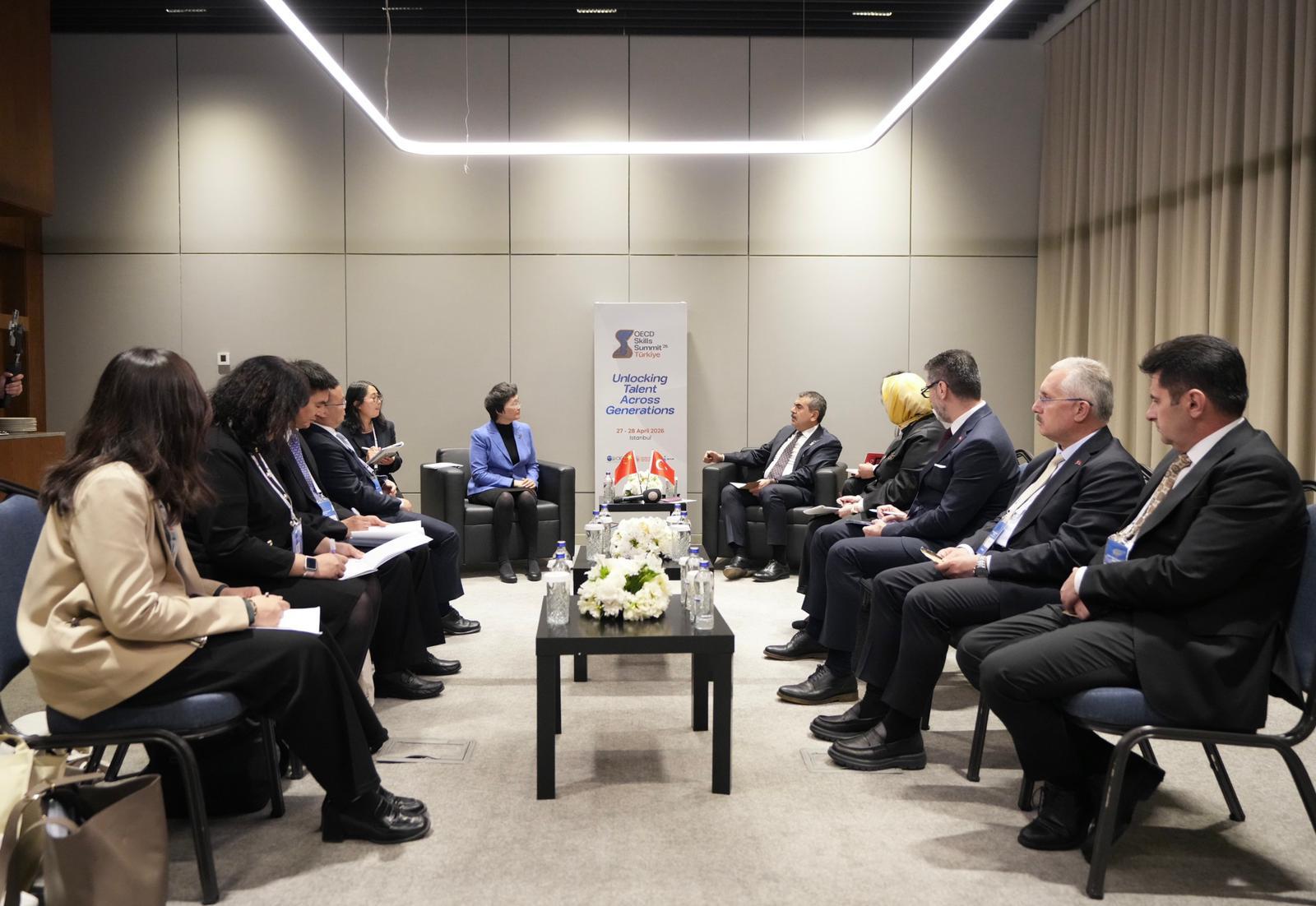 Bakan Tekin, Çin İnsan Kaynakları Sosyal Güvenlik Bakanı Wang ile görüştü