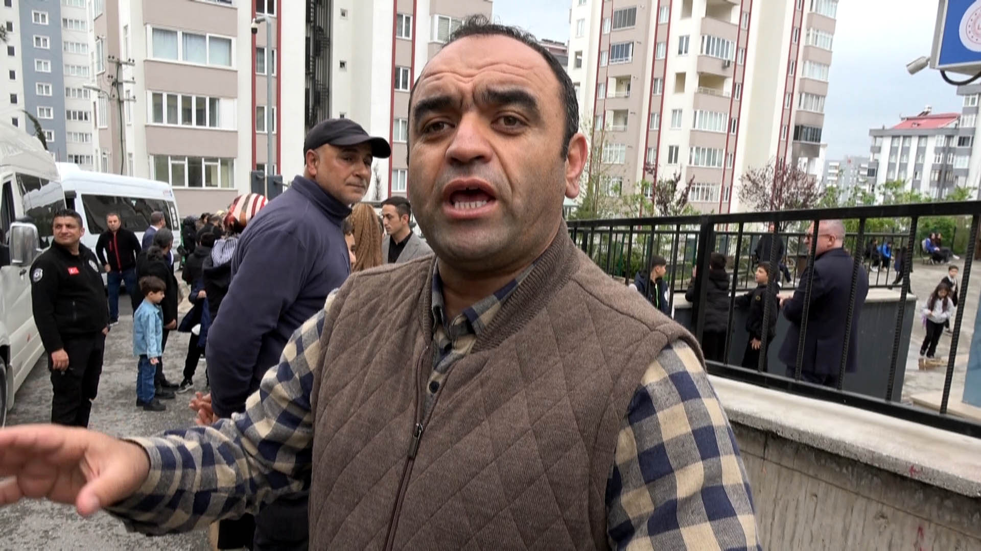 Ayser Çalık Ortaokulu yeni binasında ilk gün töreni