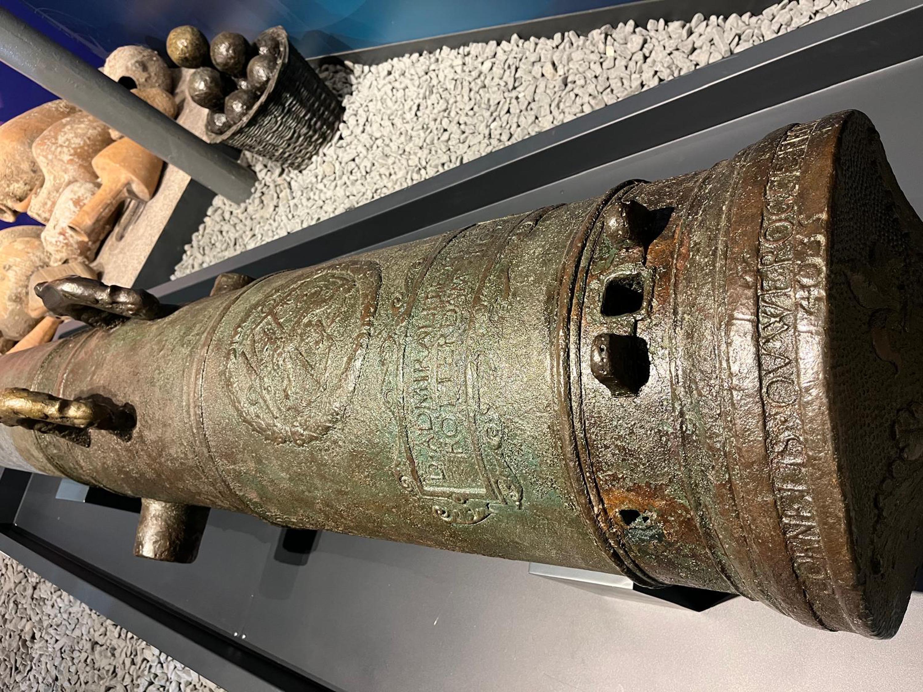 Tarihi gemi topu sergisi