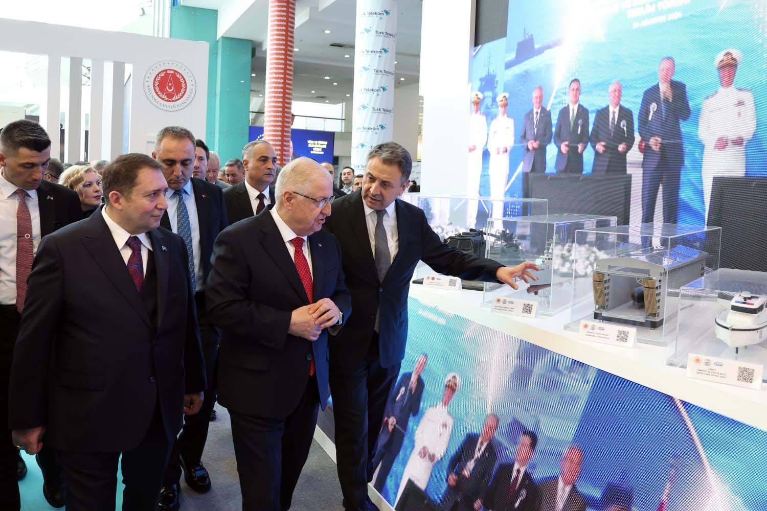 Milli Savunma Bakanı Yaşar Güler fuar ziyareti