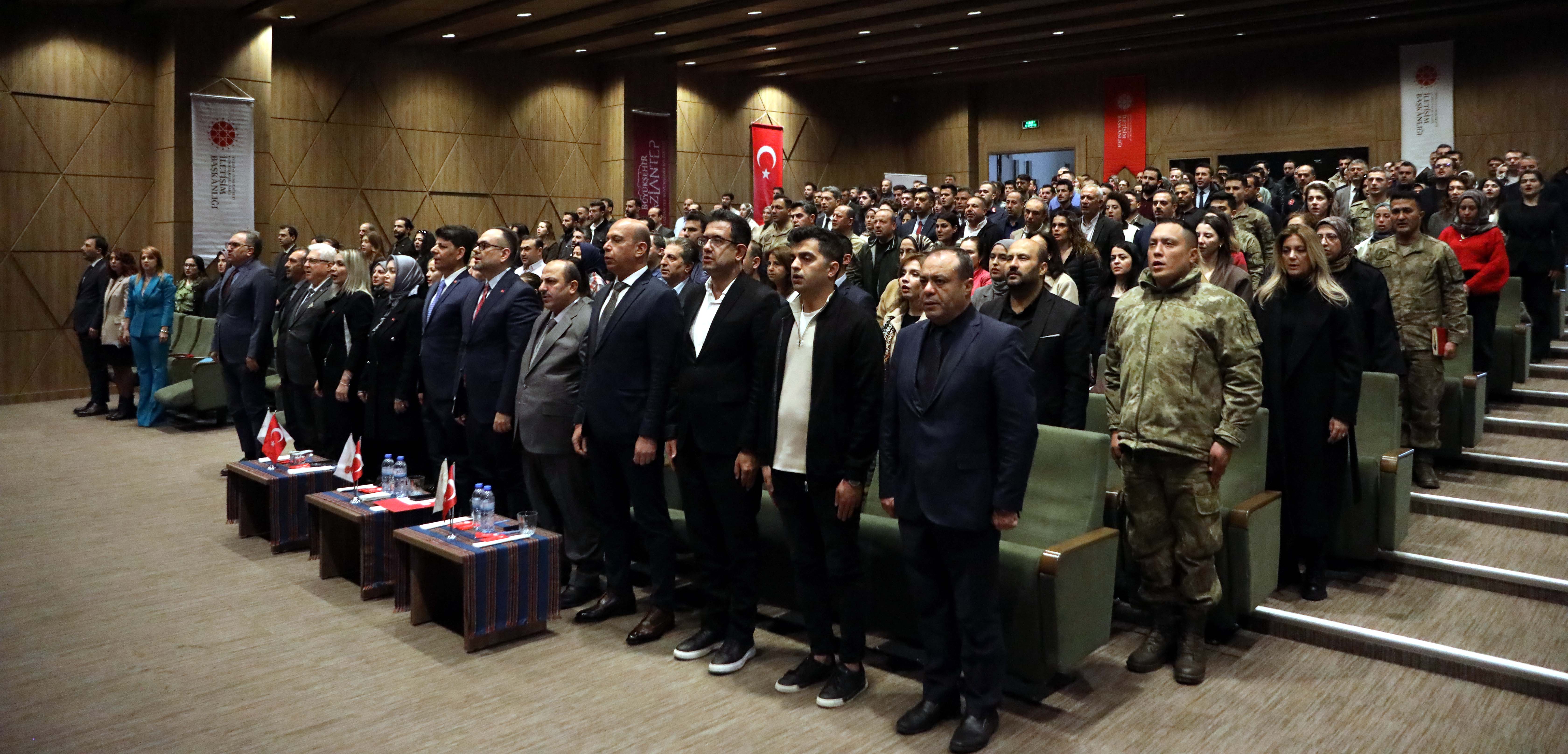 İlhami Giray Şahin Konuşma Yapıyor