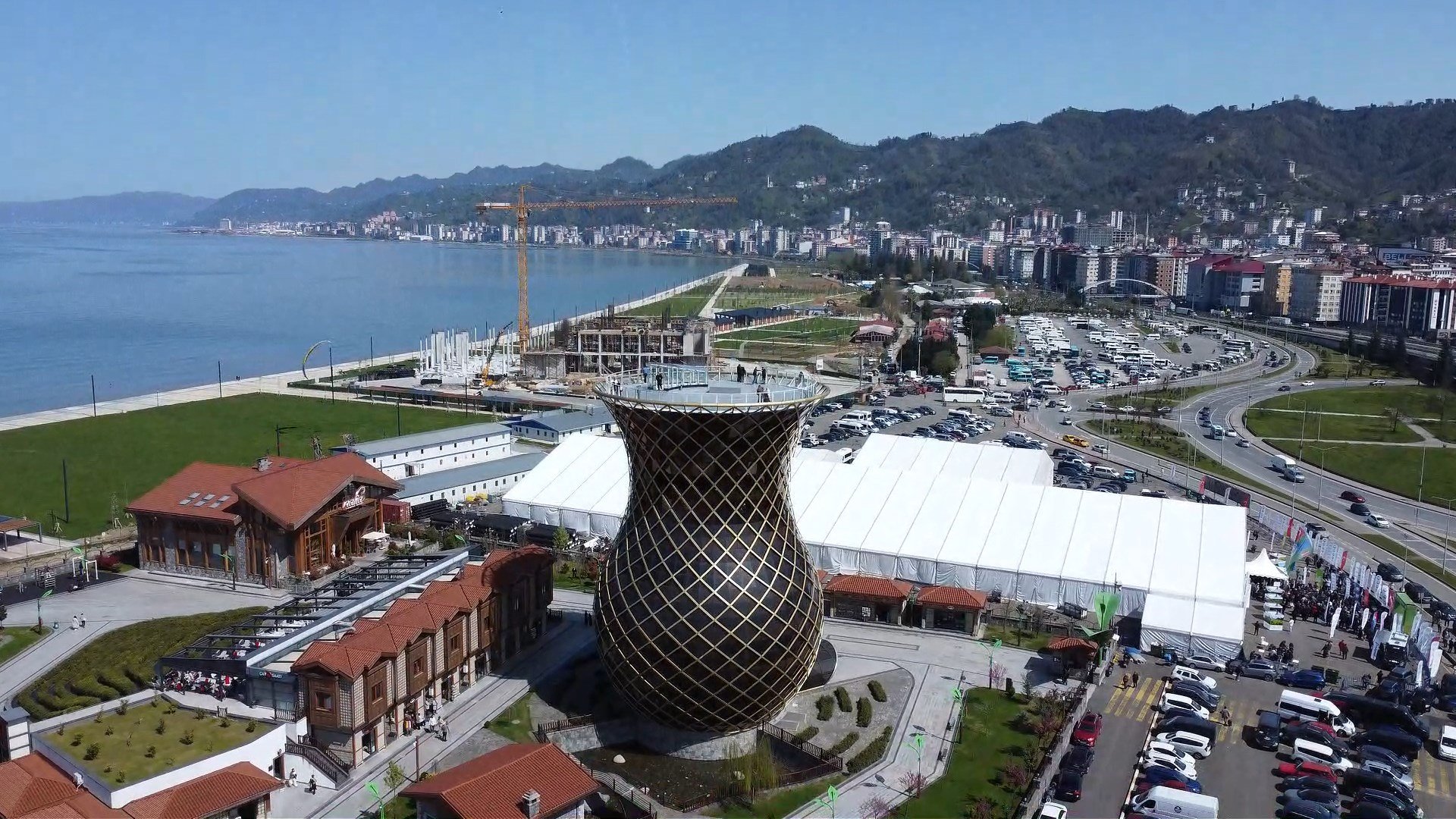 Fuarda bir turizm temsilcisi