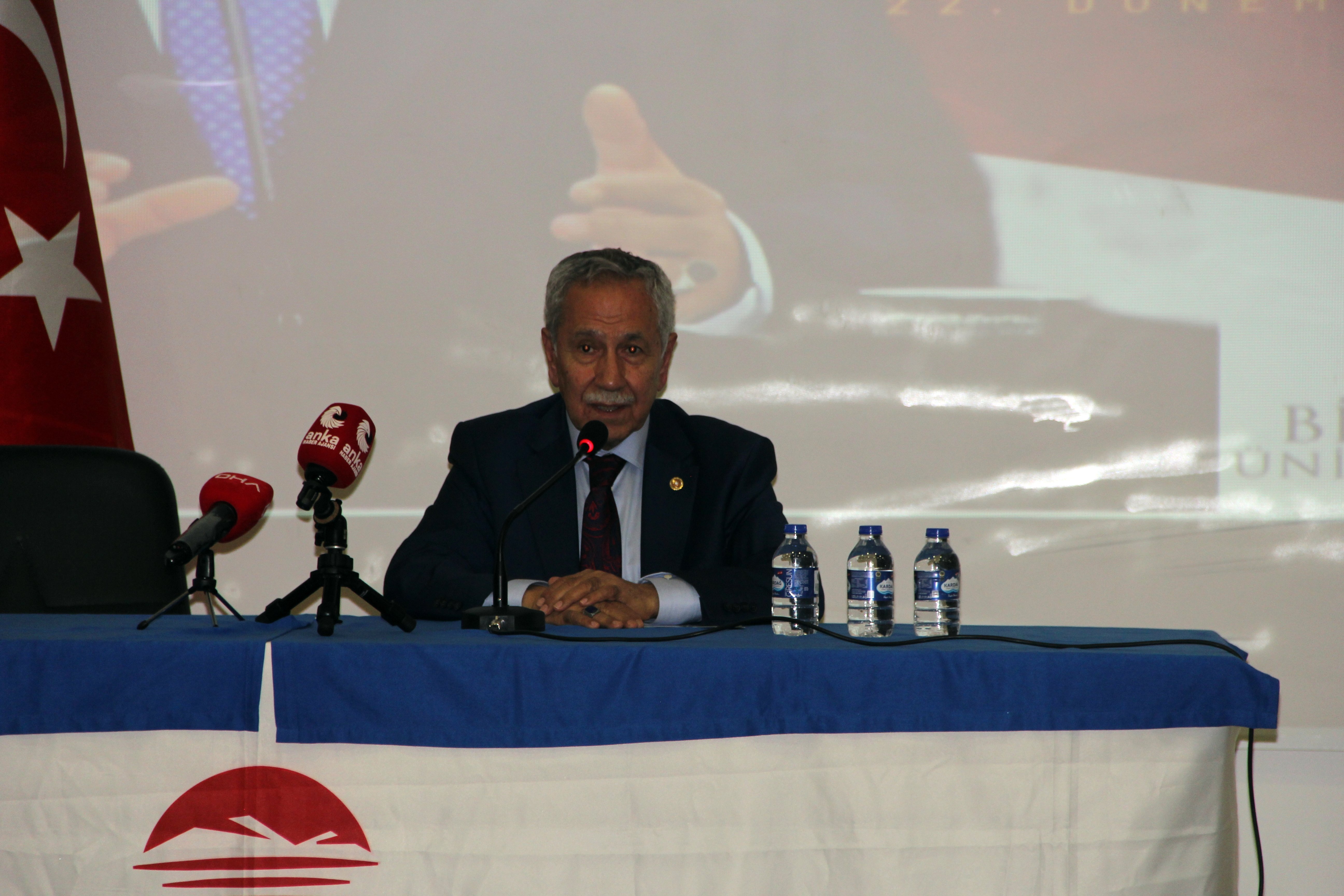 Bülent Arınç öğrencilerle