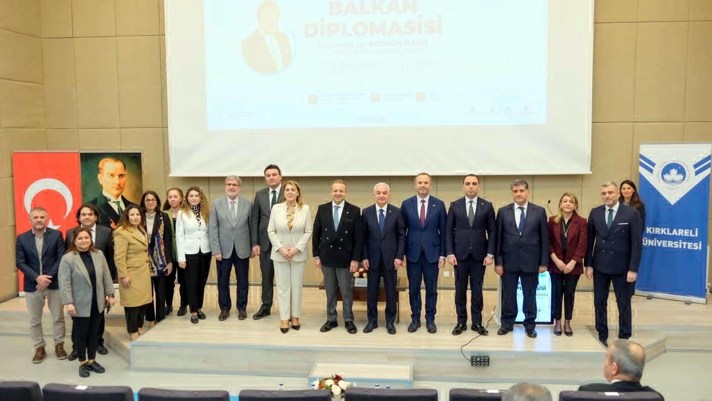 Egemen Bağış konuşmasını yapıyor