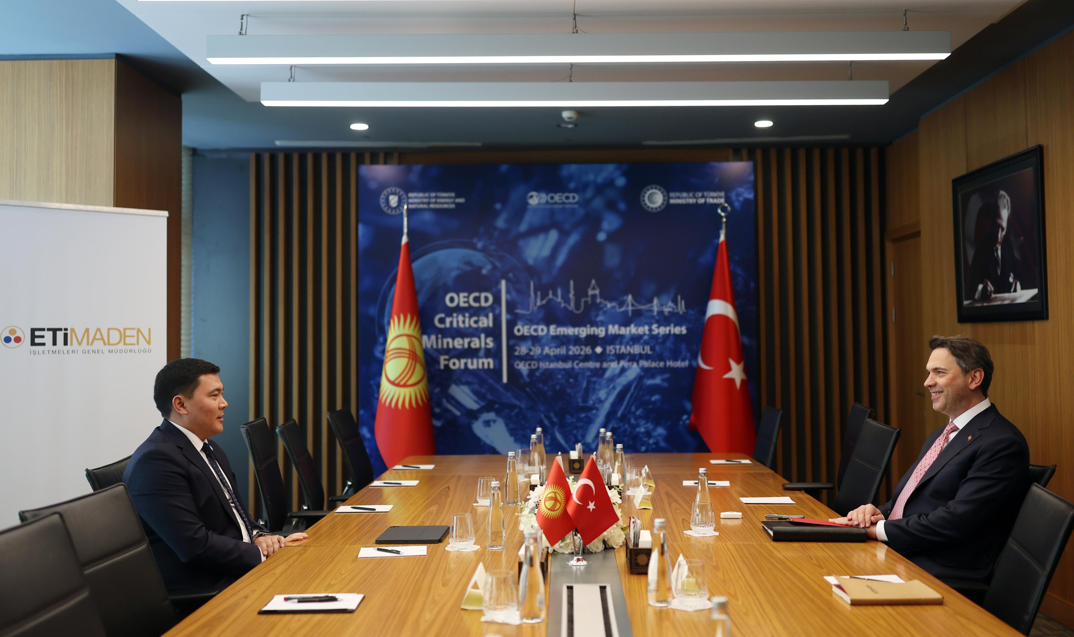 Bakan Alparslan Bayraktar ve Kırgız Bakan Toktobaev görüşmesi