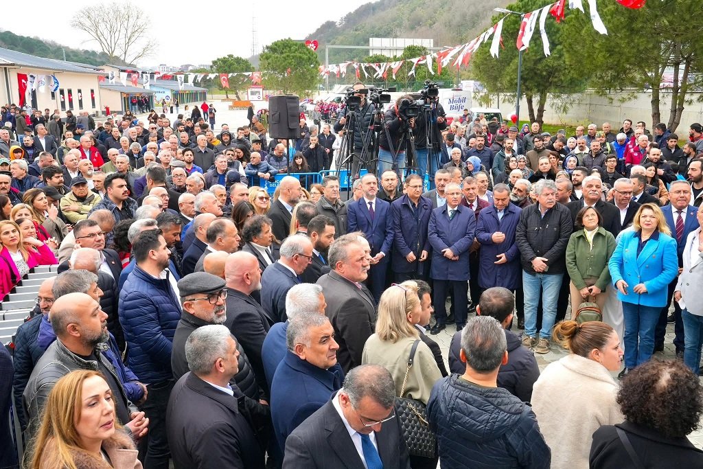 Sancaktepe Belediye Başkanı Alper Yeğin konuşma yapıyor