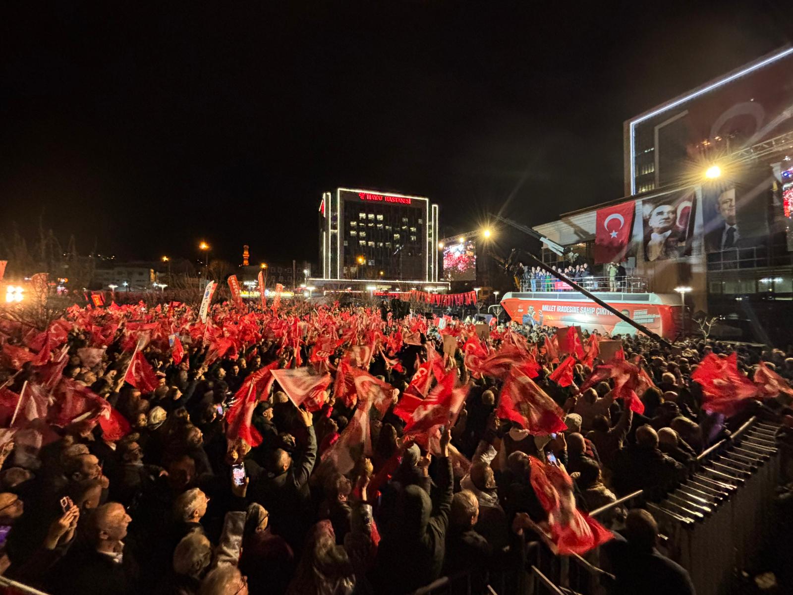 Özgür Özel Bursa Mitingi