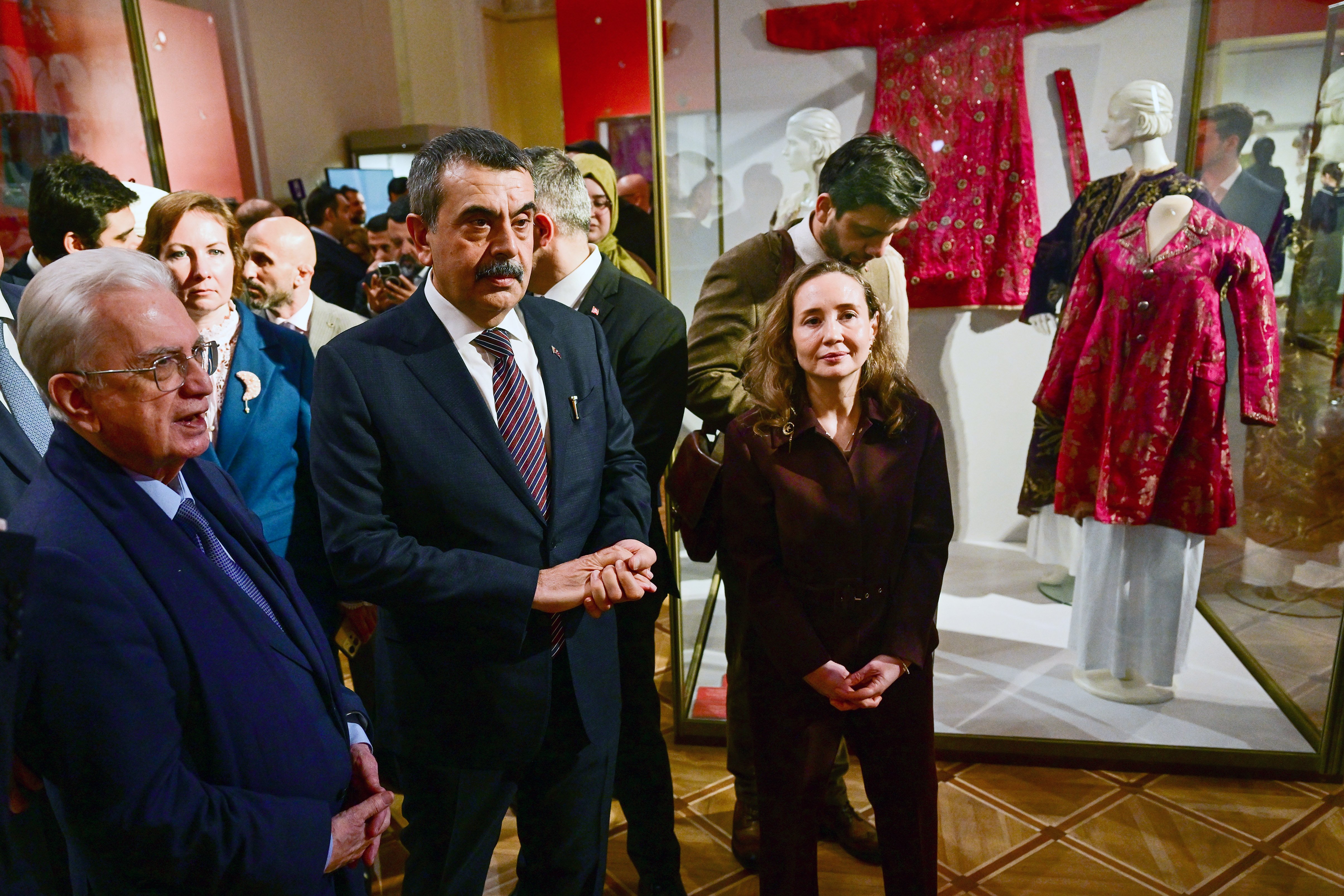 Bakan Tekin Gelin Hazineleri sergisi