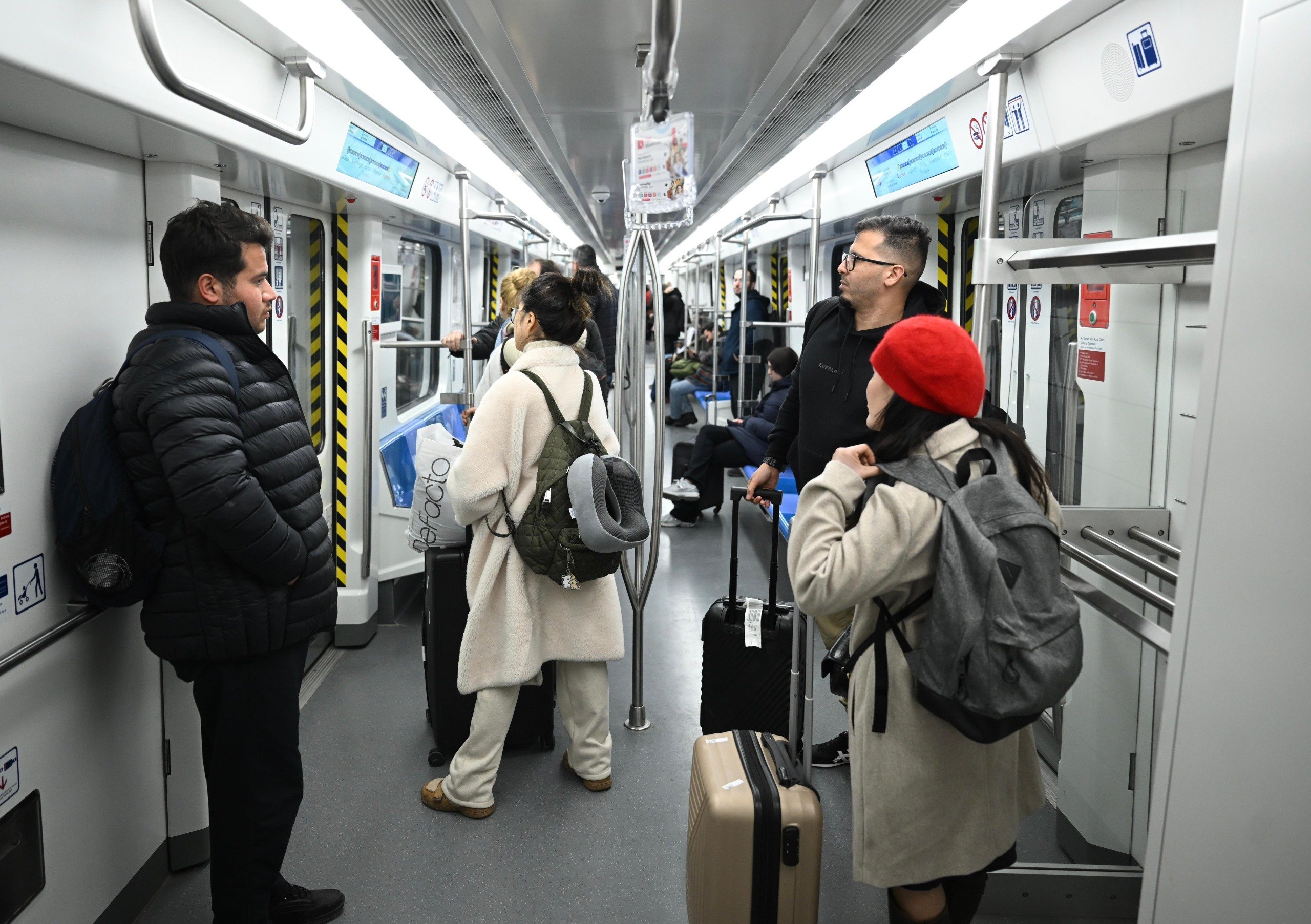 Metro Hattında Yolcular