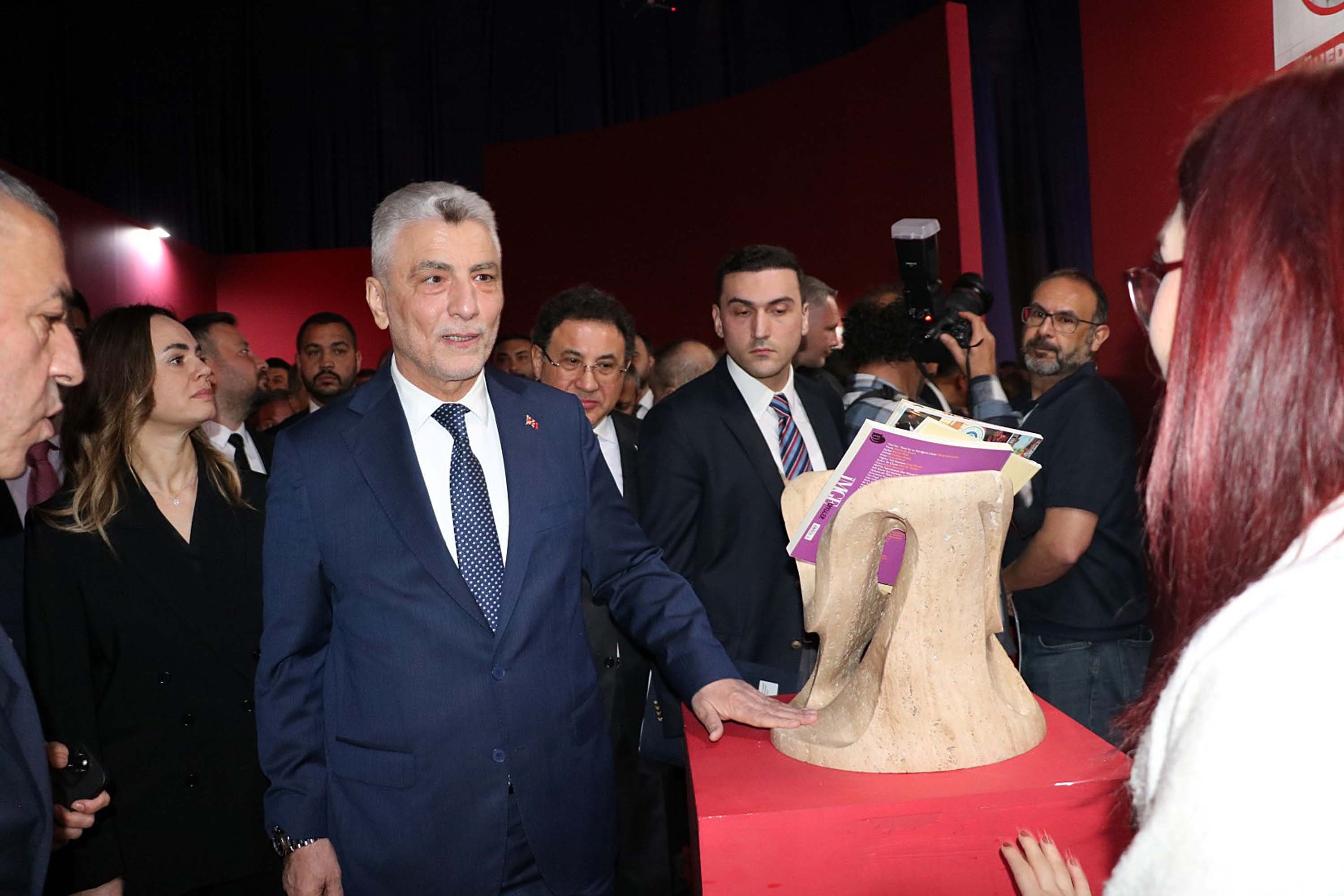 Bakan Bolat ve Protokol Fuarı Geziyor