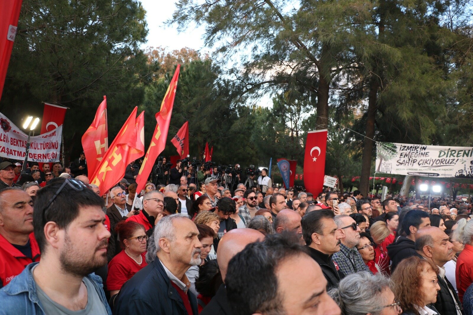 Meslek Fabrikası Mitingi Kalabalık