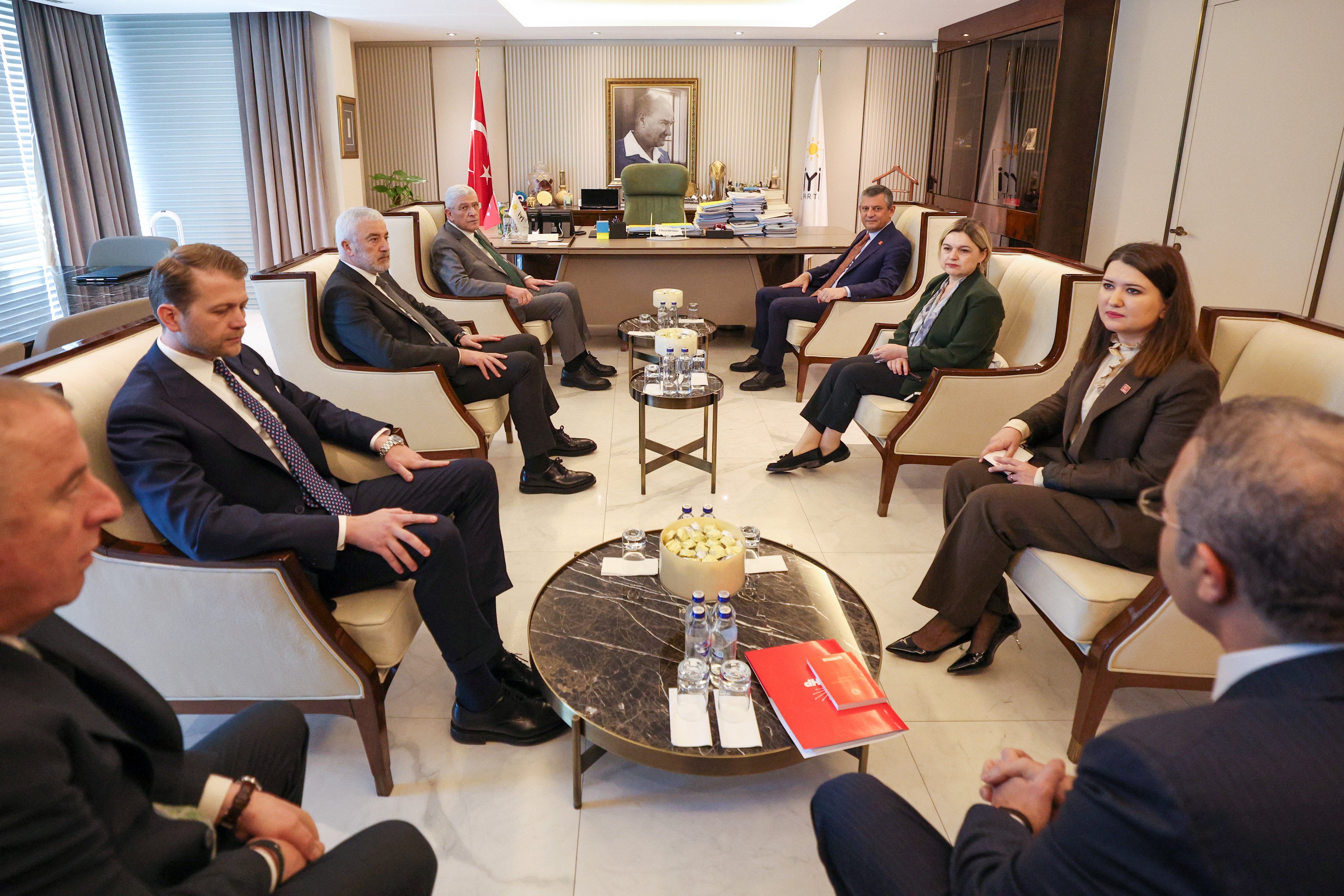 Özgür Özel Müsavat Dervişoğlu görüşmesi