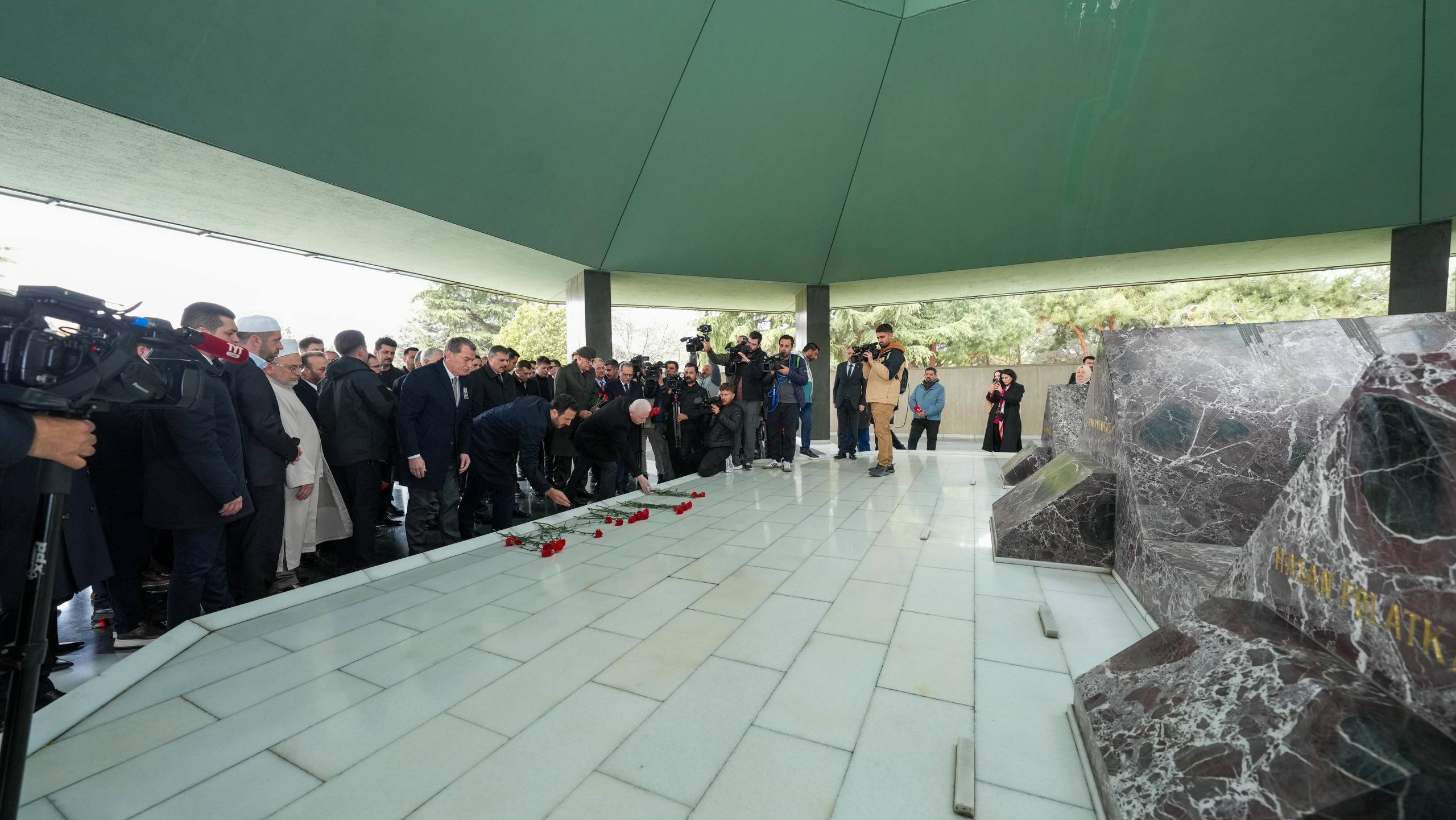 Turgut Özal anma töreni katılımcıları