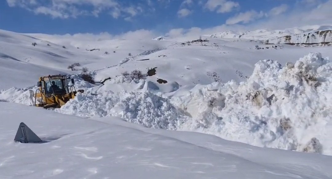 Van Başkale kar mücadelesi