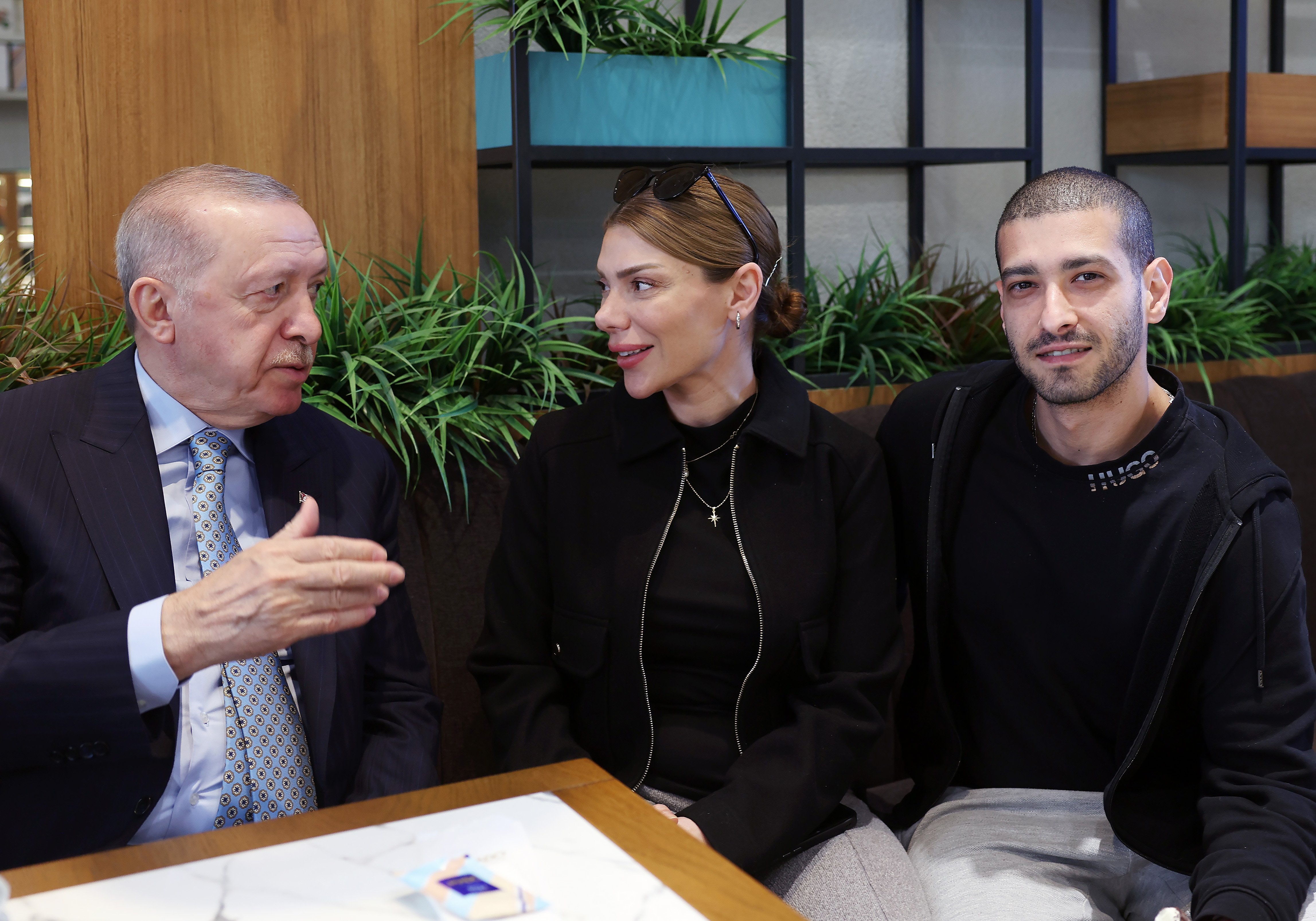 Cumhurbaşkanı Erdoğan, Beyoğlu kafe ziyareti