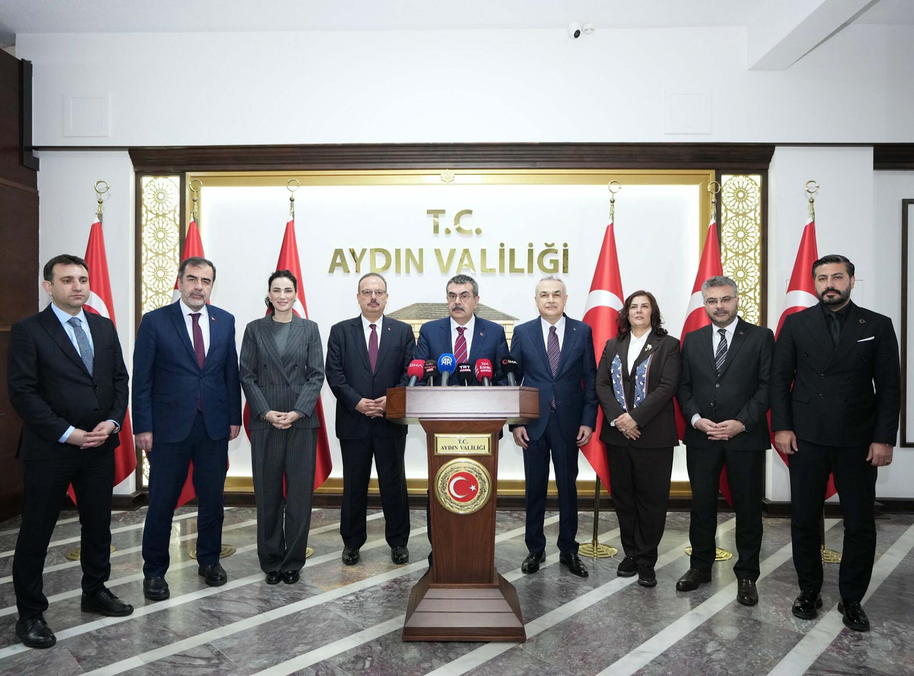 Bakan Tekin ve beraberindekiler