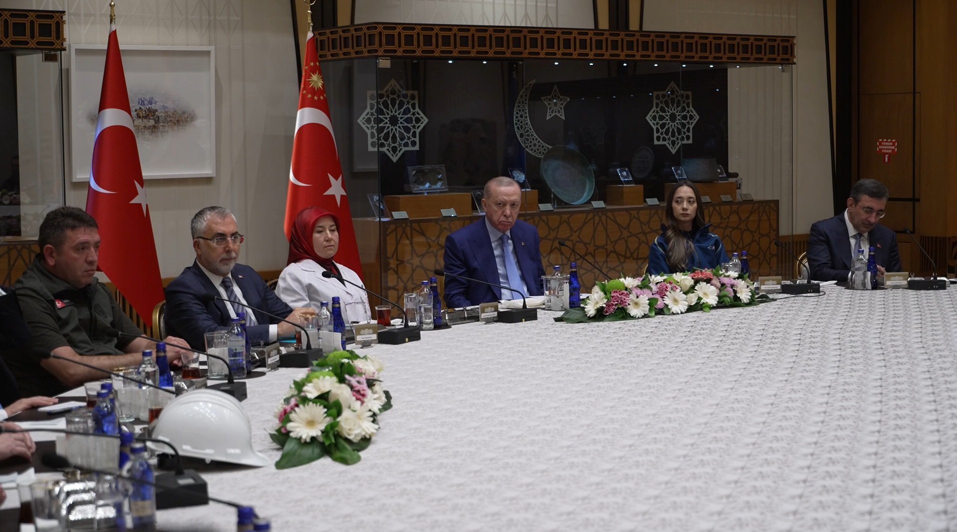 Cumhurbaşkanı Erdoğan işçi temsilcileriyle bir arada