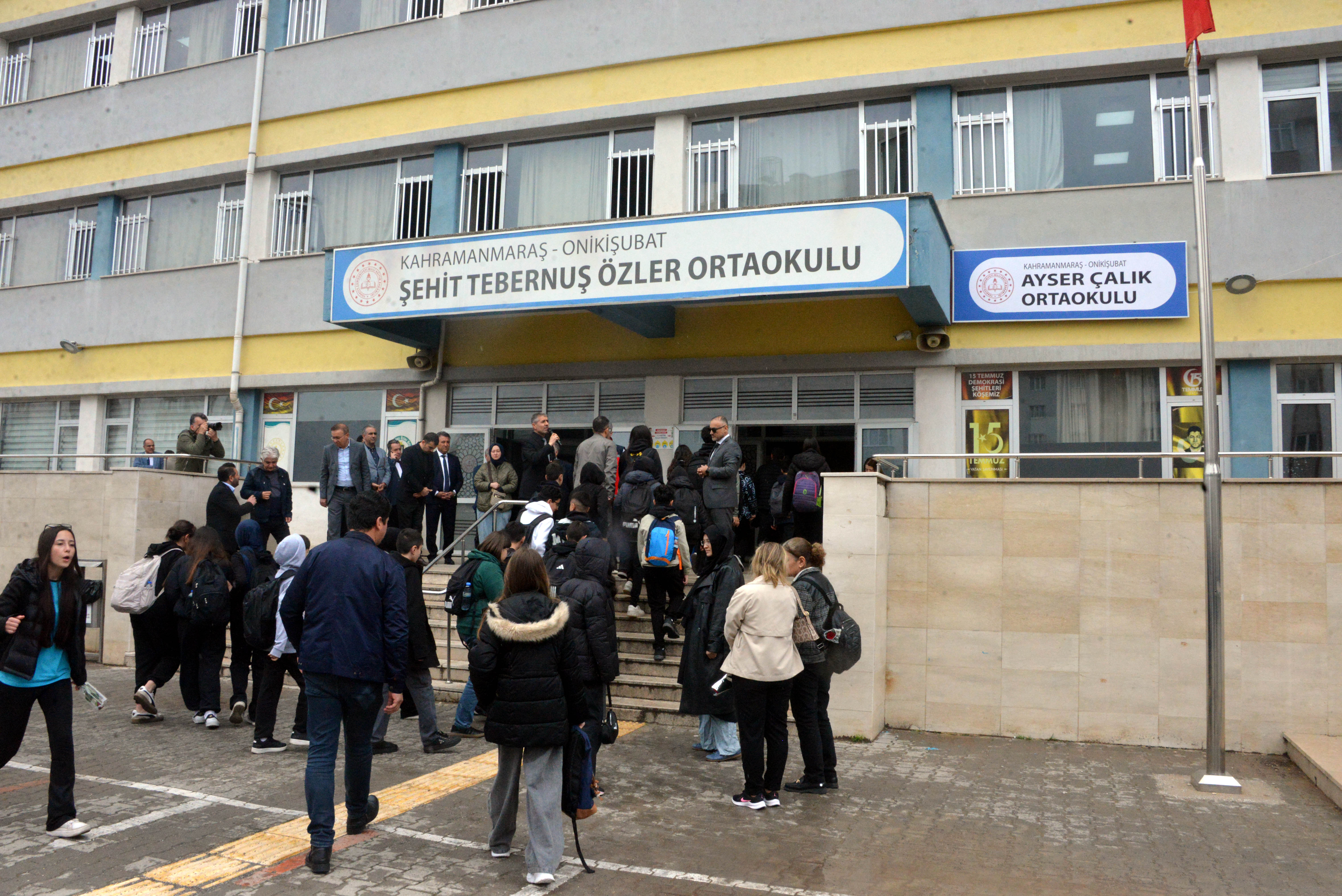 Ayser Çalık Ortaokulu öğrencileri yeni okullarına geliyor