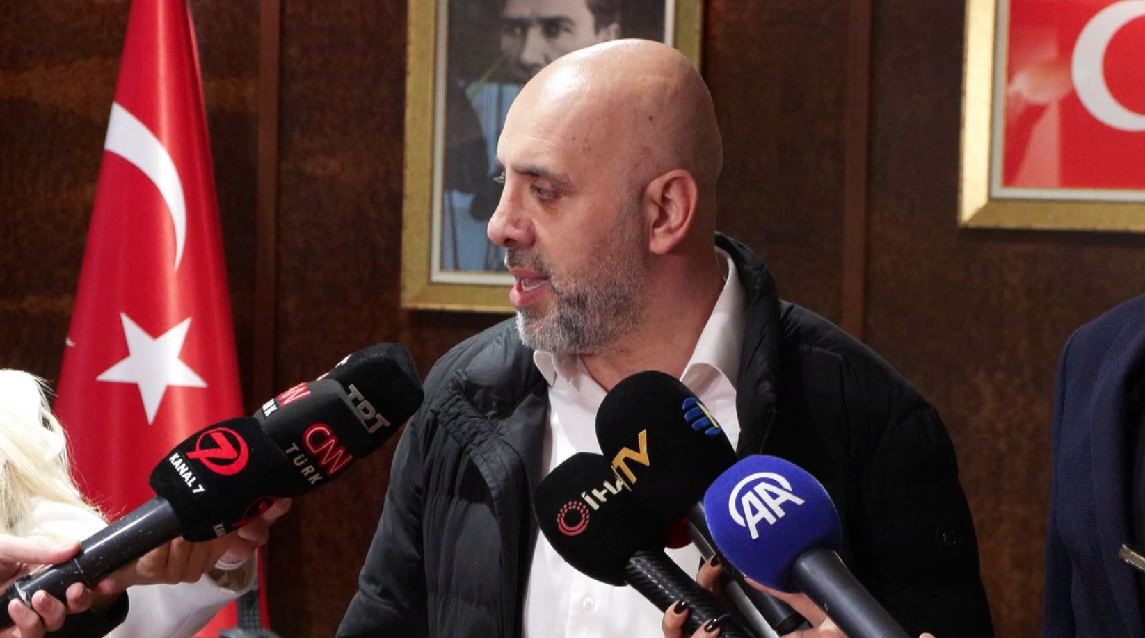 Bebeğin babası Yavuz Albayrak konuşma yapıyor