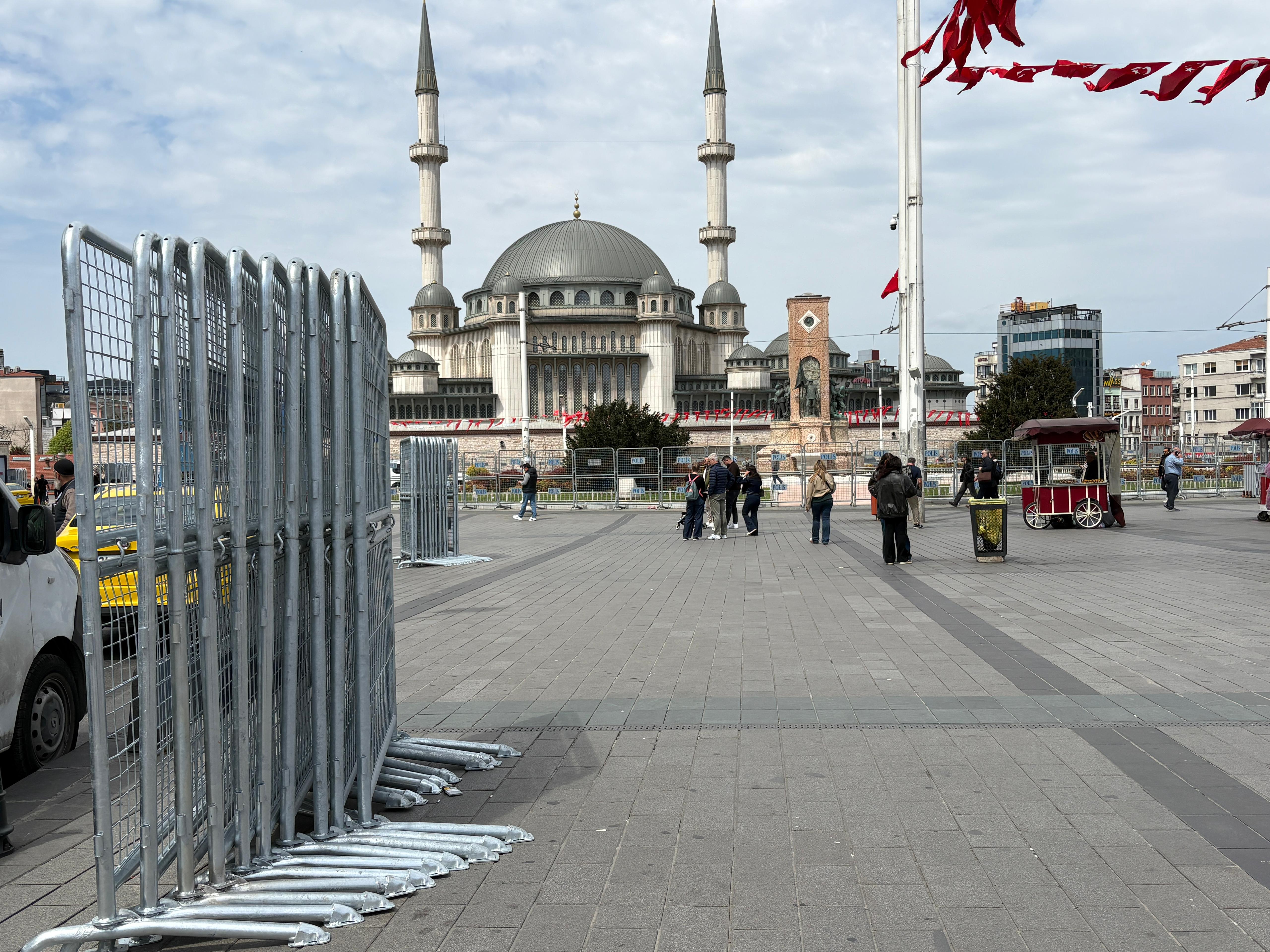 Taksim 1 Mayıs Bariyerleri