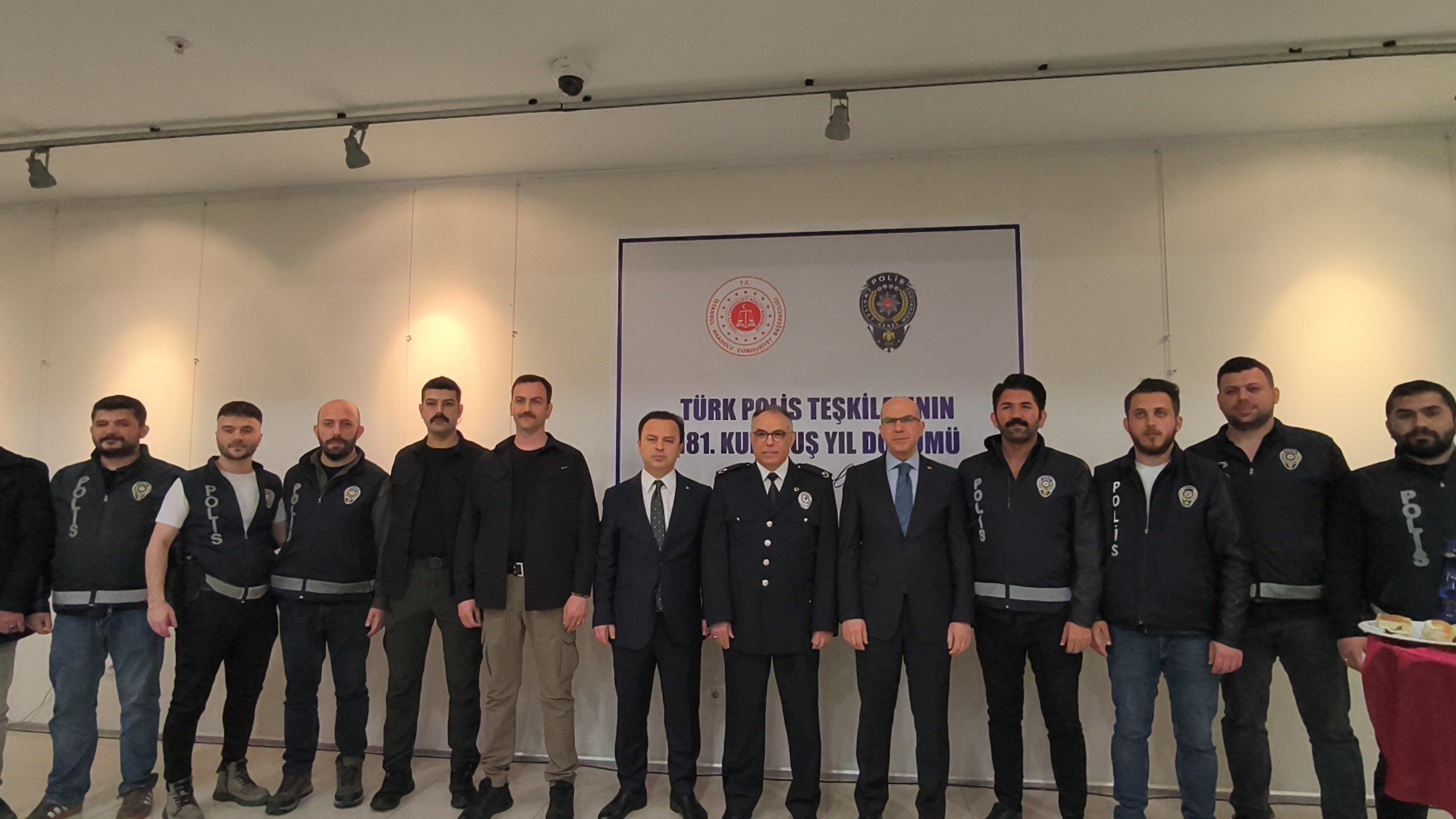 Polis Haftası İstanbul Anadolu Adliyesi hatıra fotoğrafı