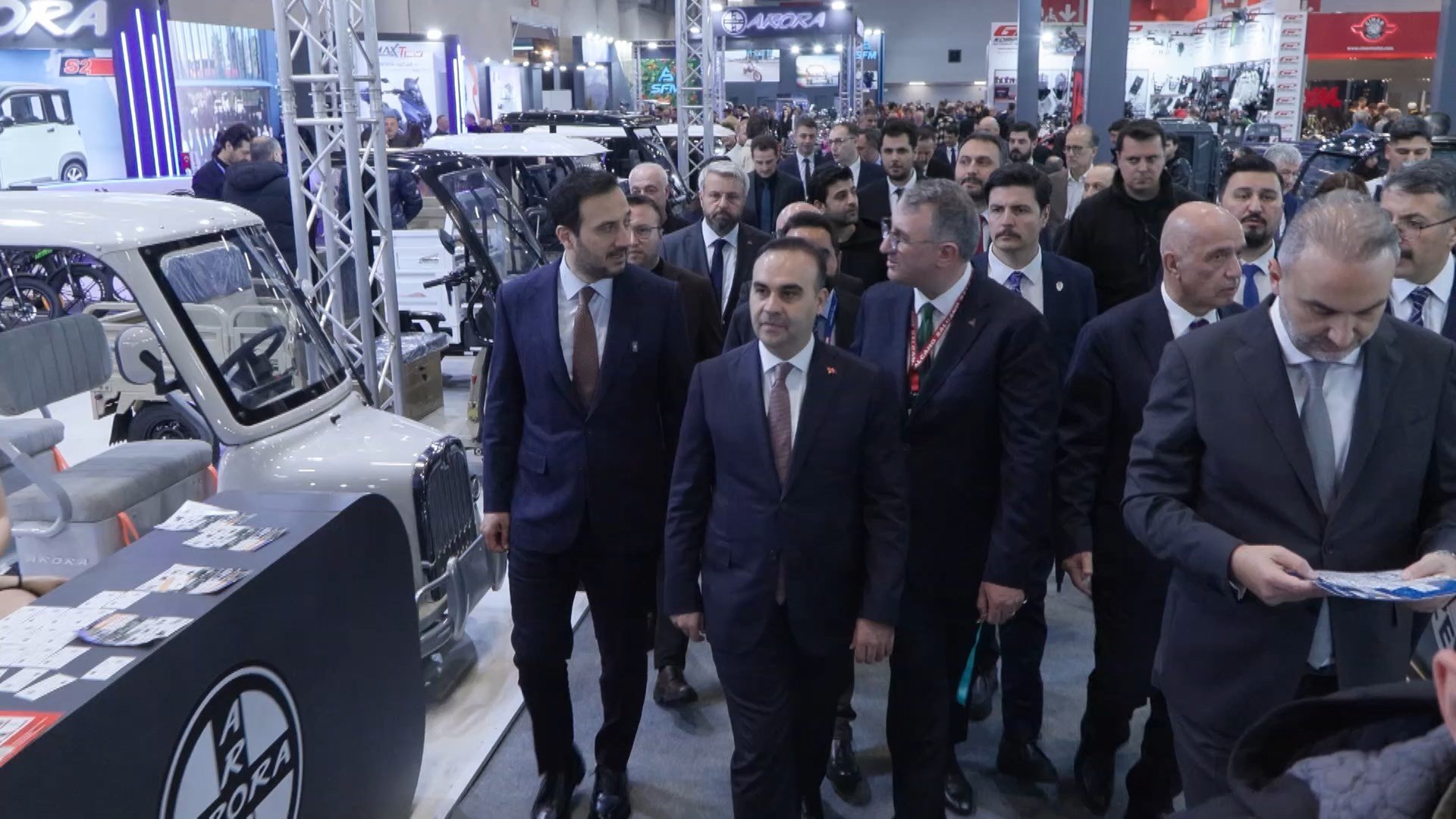 Bakan Kacır fuar katılımcılarıyla