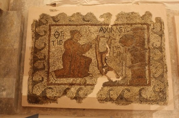 Kültür ve Turizm Bakanı Mehmet Nuri Ersoy Kolezyum Troya sergisi