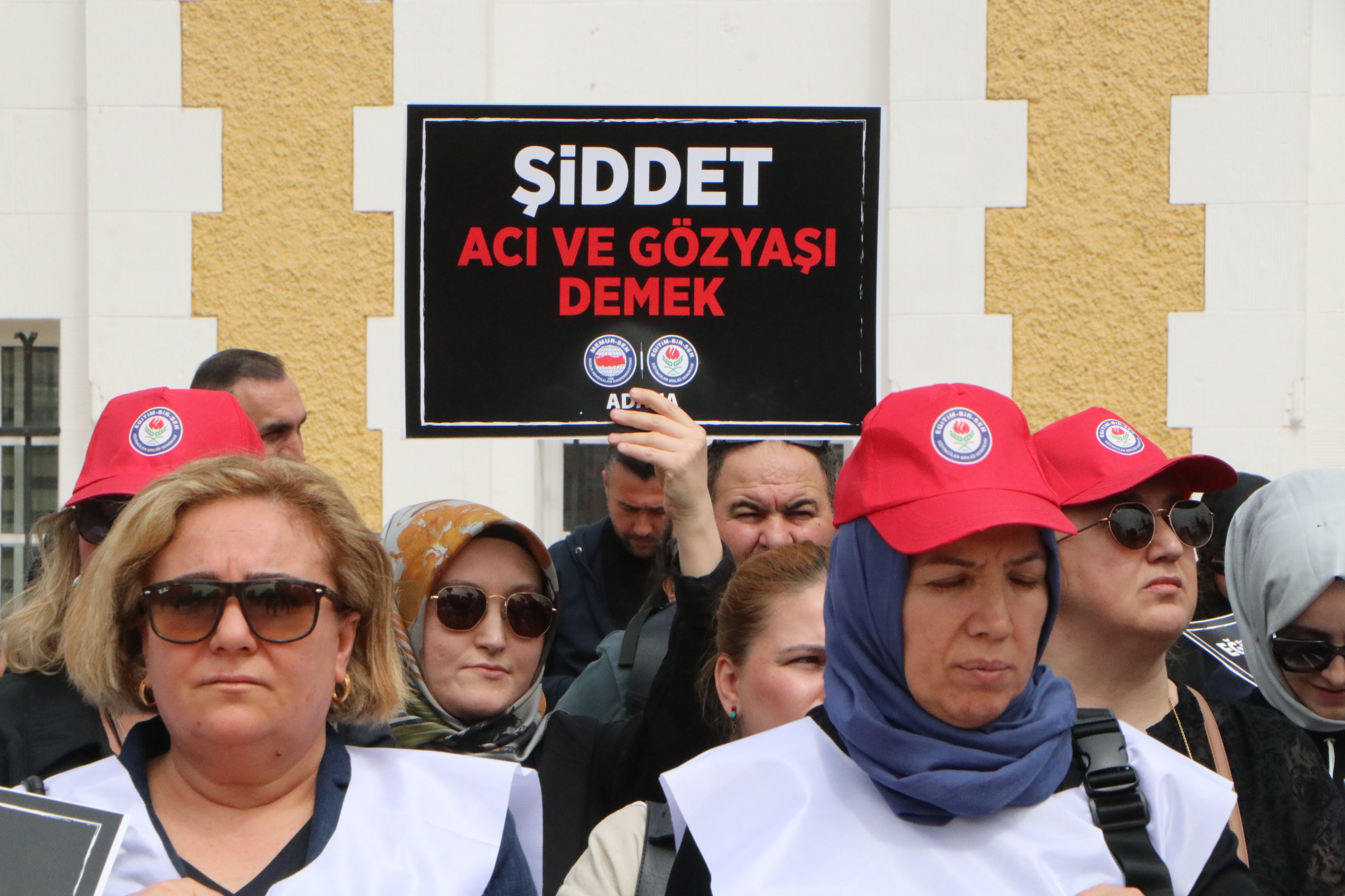 Adana öğretmenler şiddet protestosu