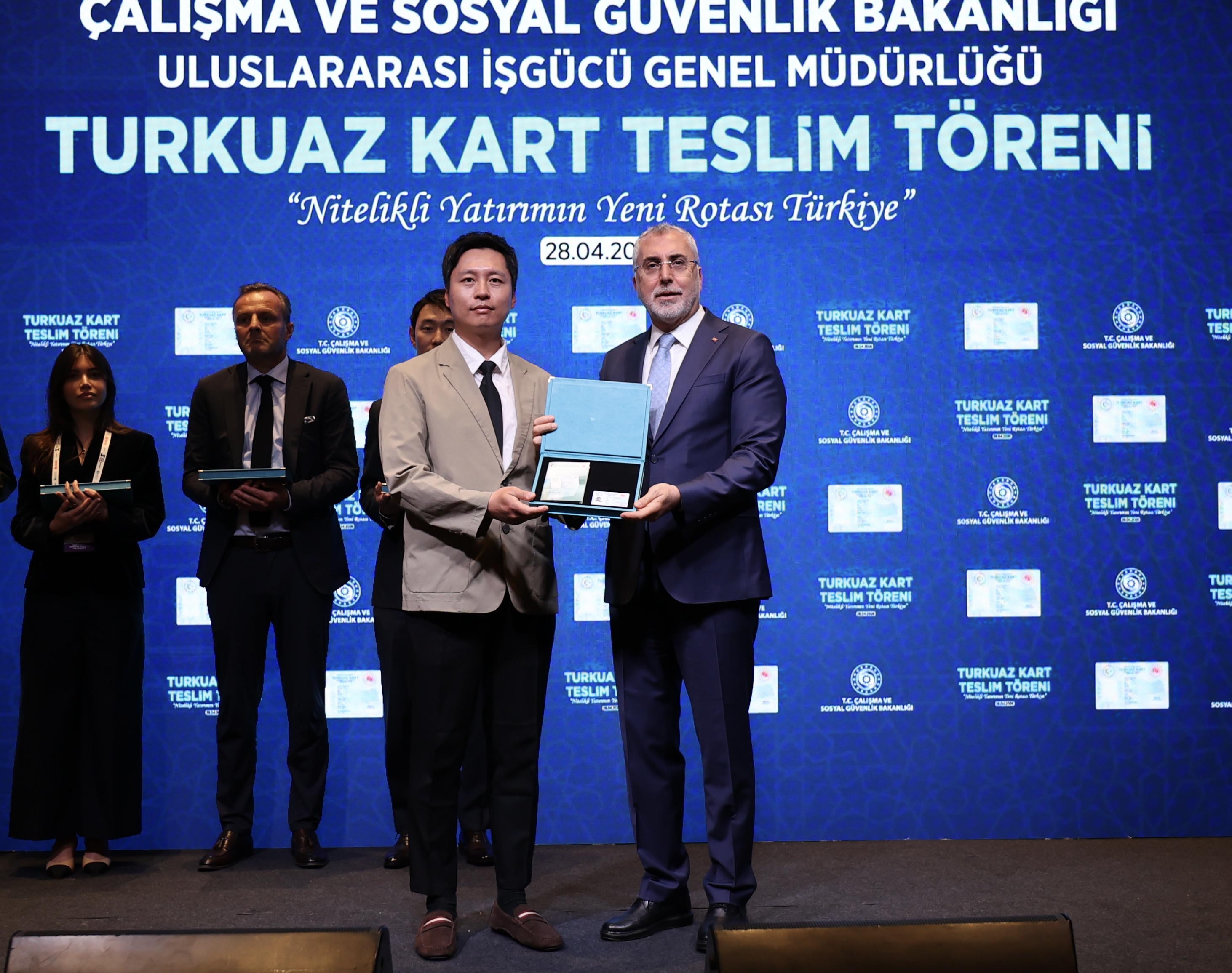 Bakan Işıkhan Turkuaz Kart teslimi