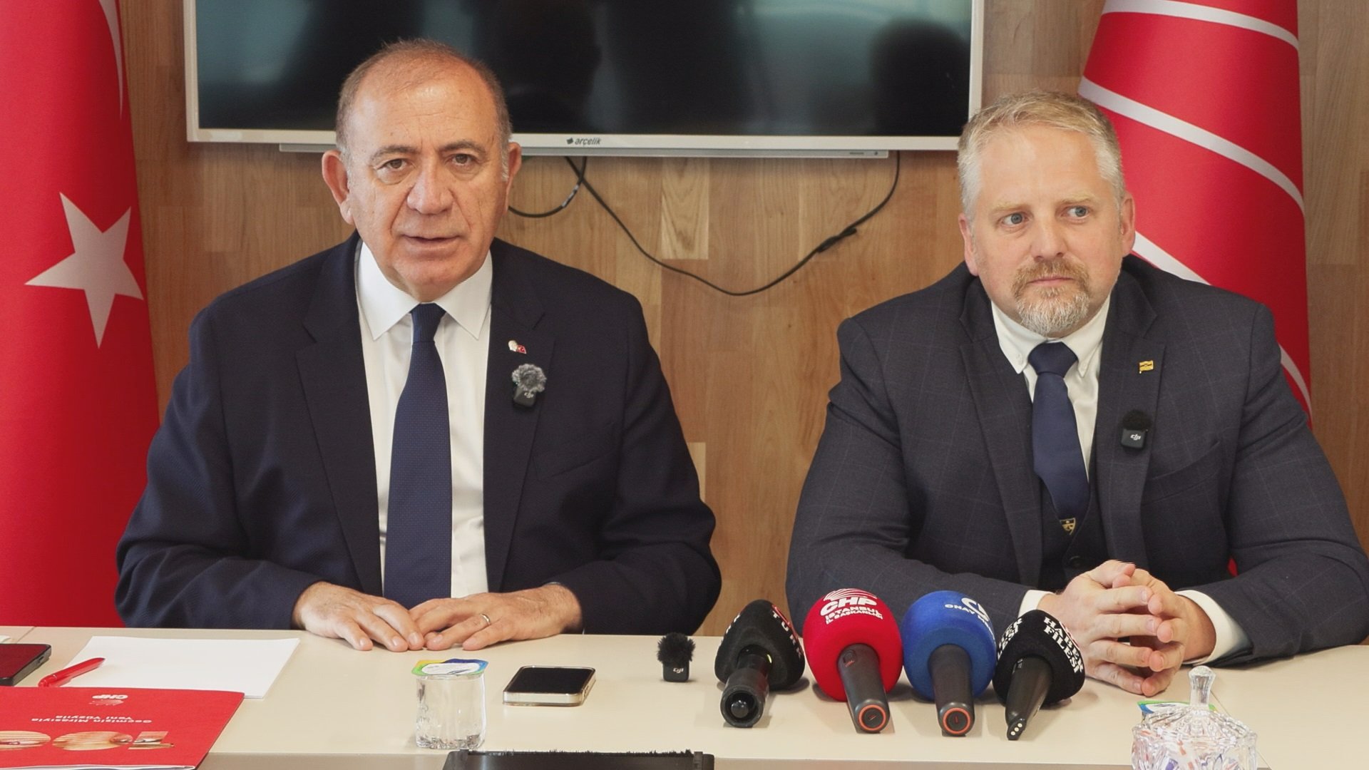 Liberland Cumhurbaşkanı Vít Jedlicka ve CHP İstanbul İl Başkanı Gürsel Tekin