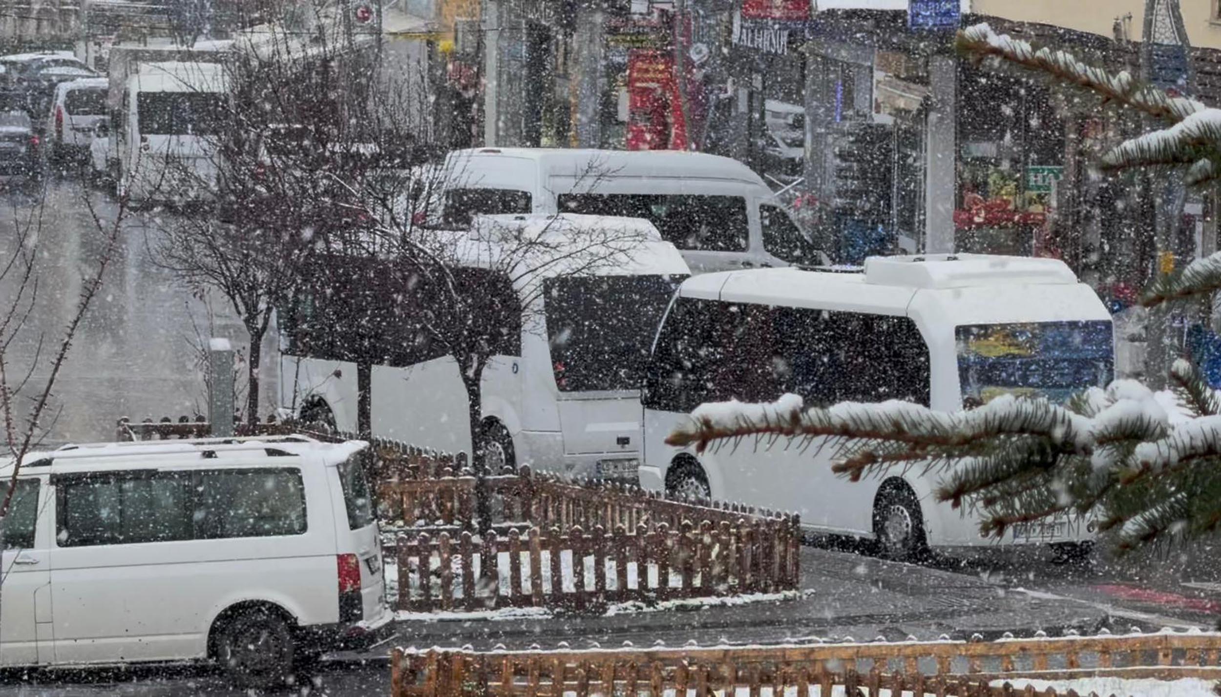 Kırsal yol kar temizleme