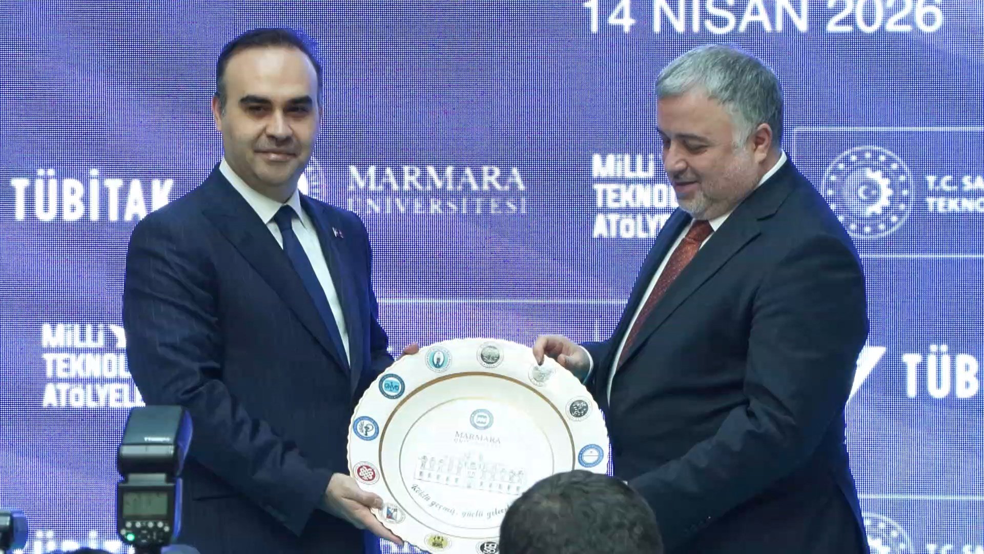 Bakan Kacır Öğrencilerle Proje İnceliyor