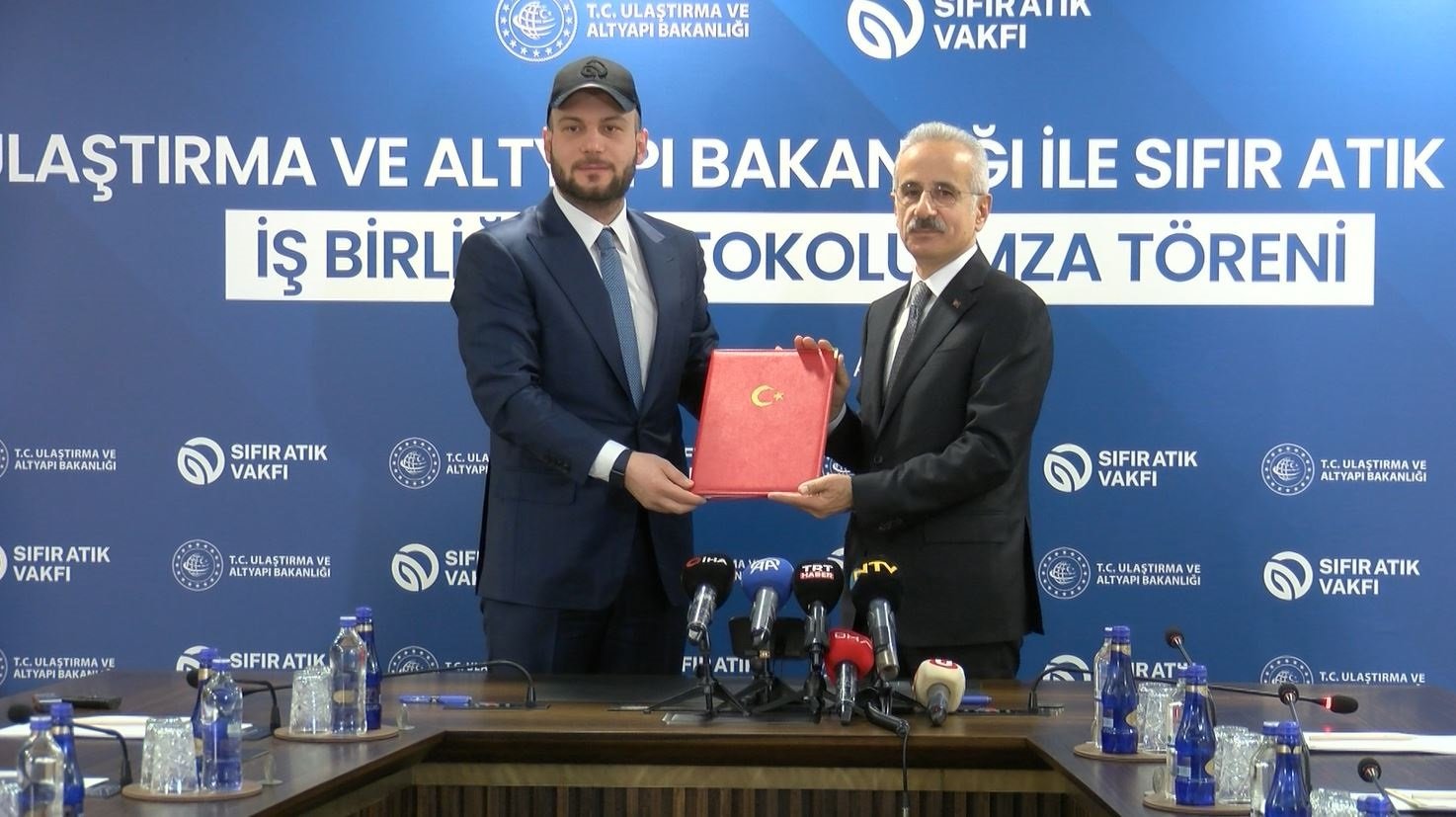 Bakan Uraloğlu, Sıfır Atık Vakfı ile imzalanan iş birliği protokolü hakkında açıklamalarda bulundu.