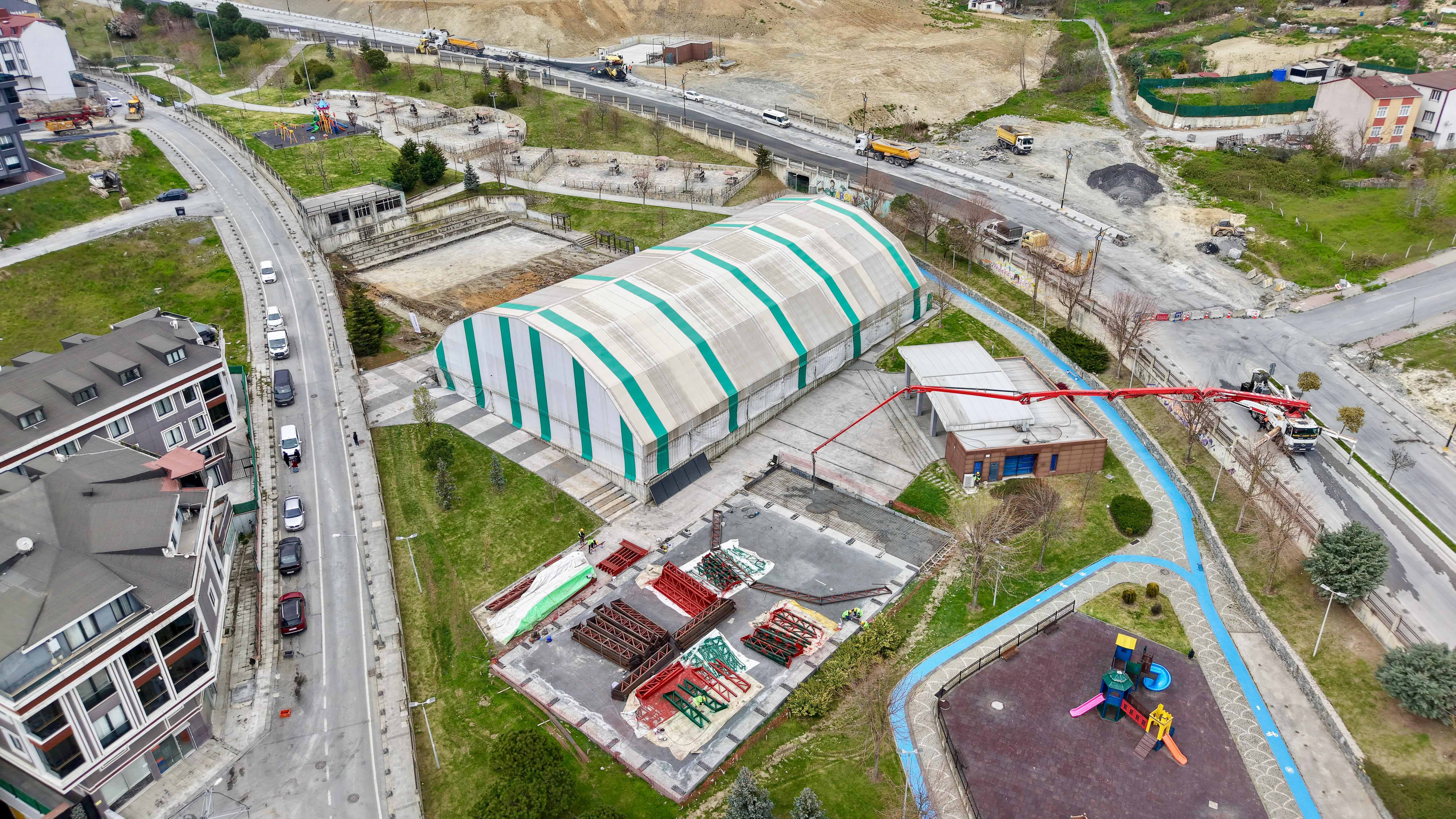 Arnavutköy Belediye Başkanı Mustafa Candaroğlu konuşma yapıyor