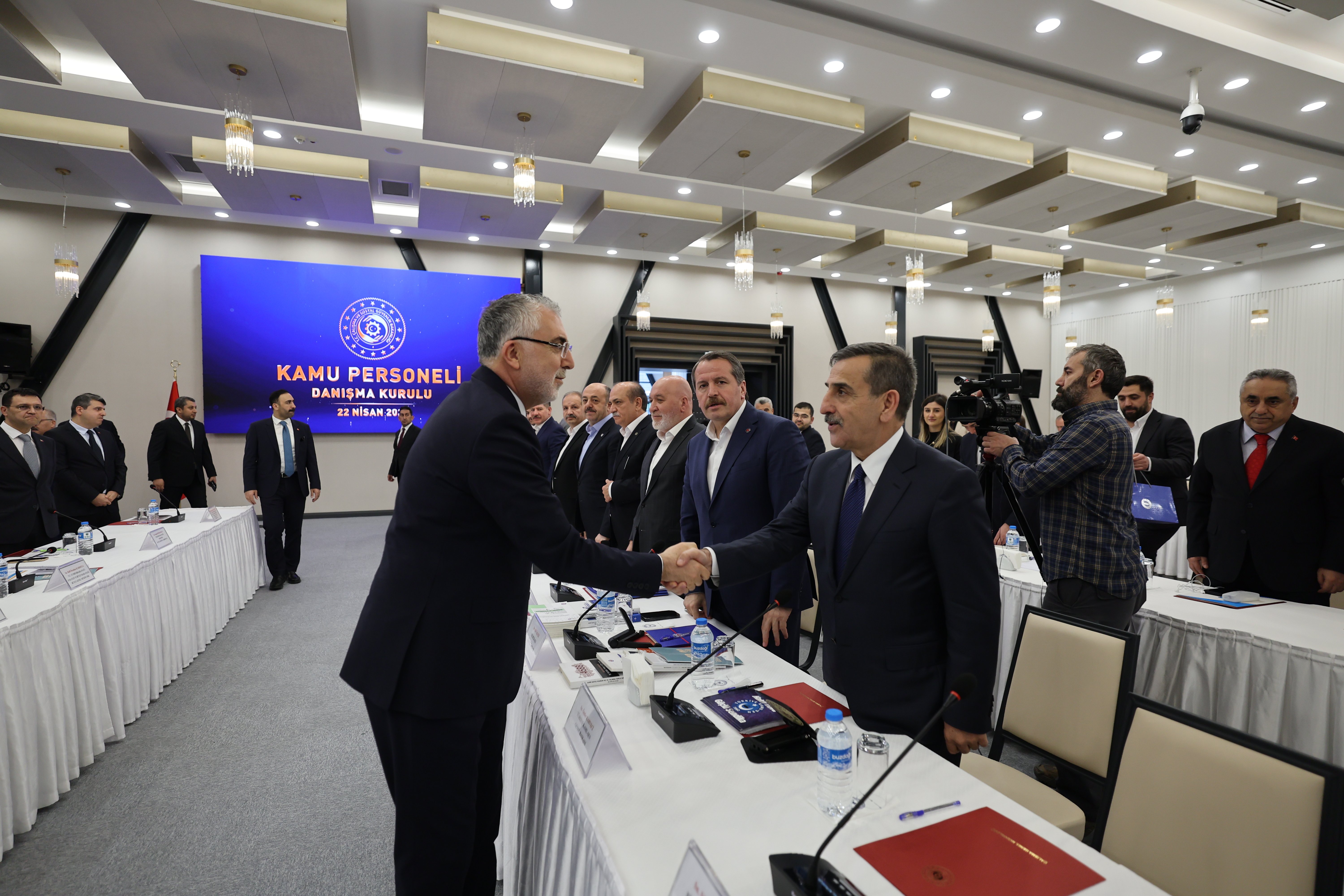 Çalışma ve Sosyal Güvenlik Bakanı Vedat Işıkhan KPDK toplantısında konuşuyor