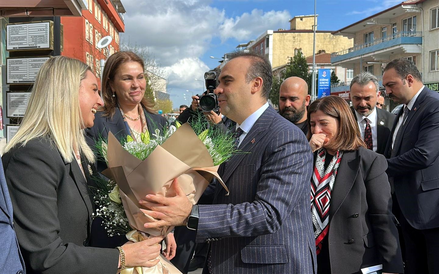 Mehmet Fatih Kacır partililerle