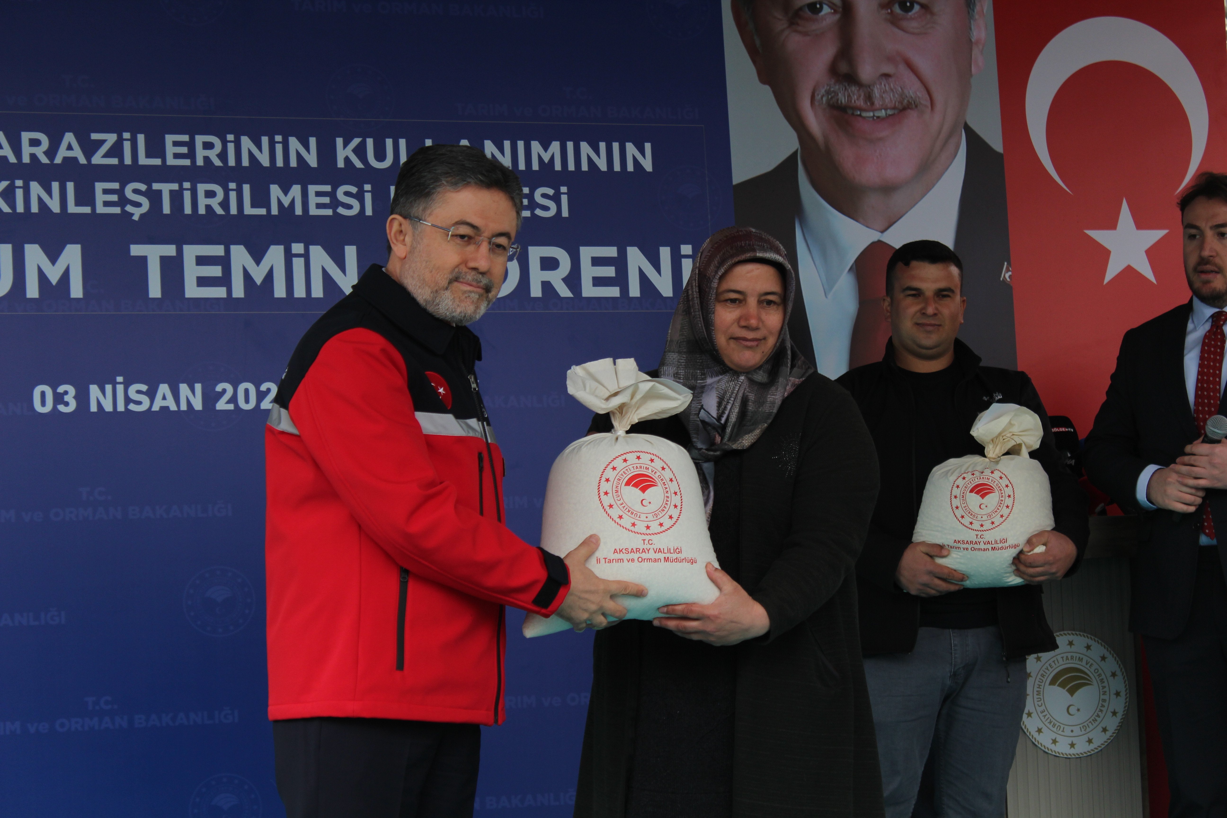 Bakan İbrahim Yumaklı tohum dağıtım töreninde konuşuyor