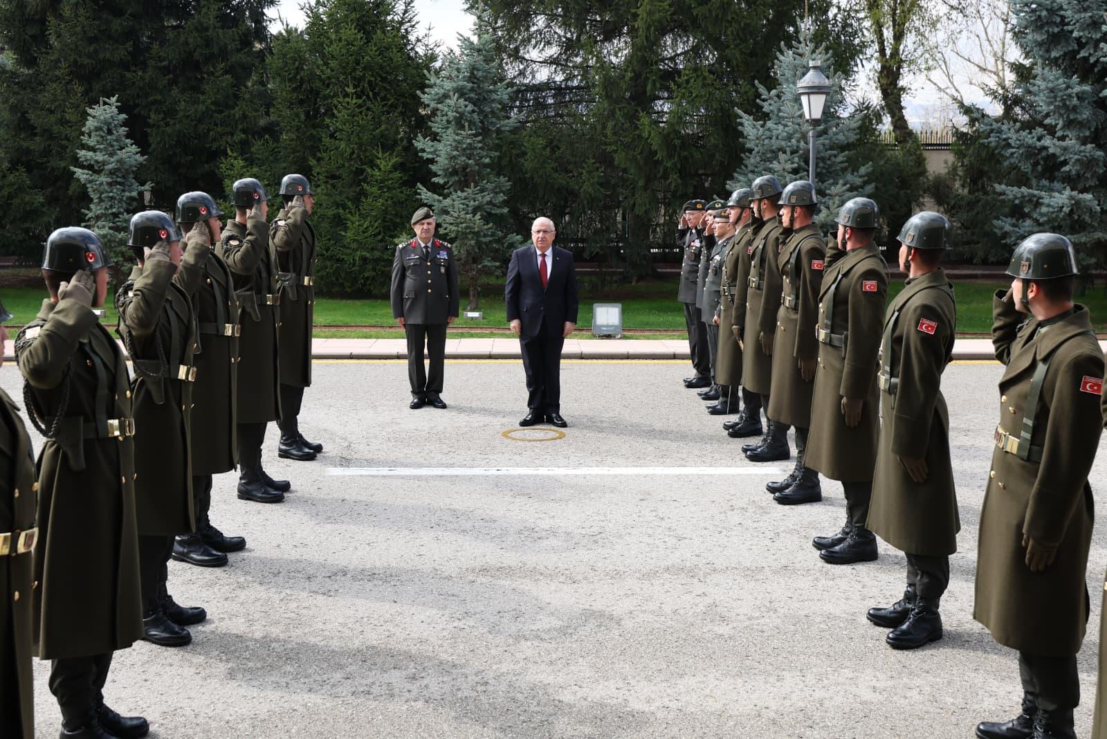 Milli Savunma Bakanı Yaşar Güler Kara Kuvvetleri Komutanlığı