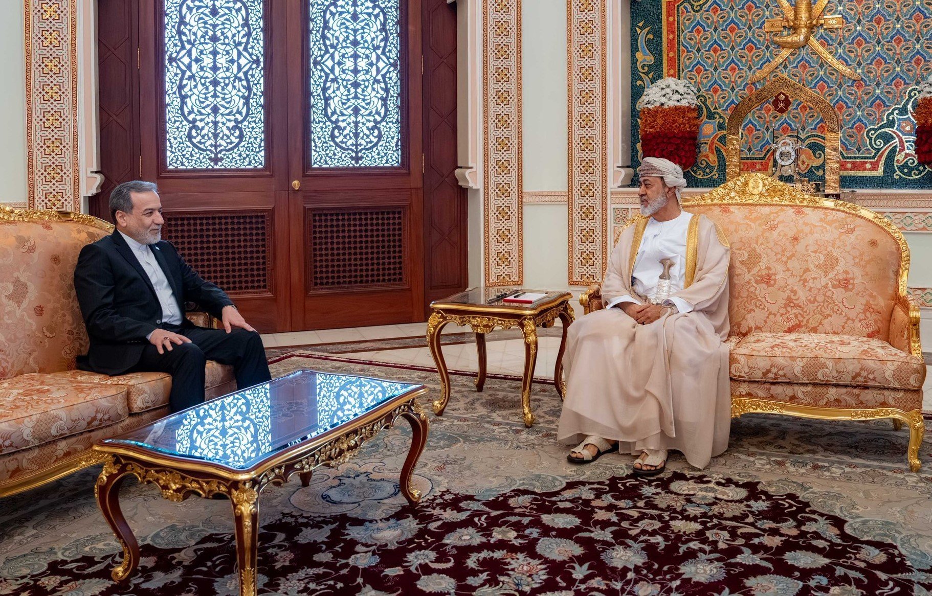 İran Dışişleri Bakanı Arakçi ve Umman Sultanı