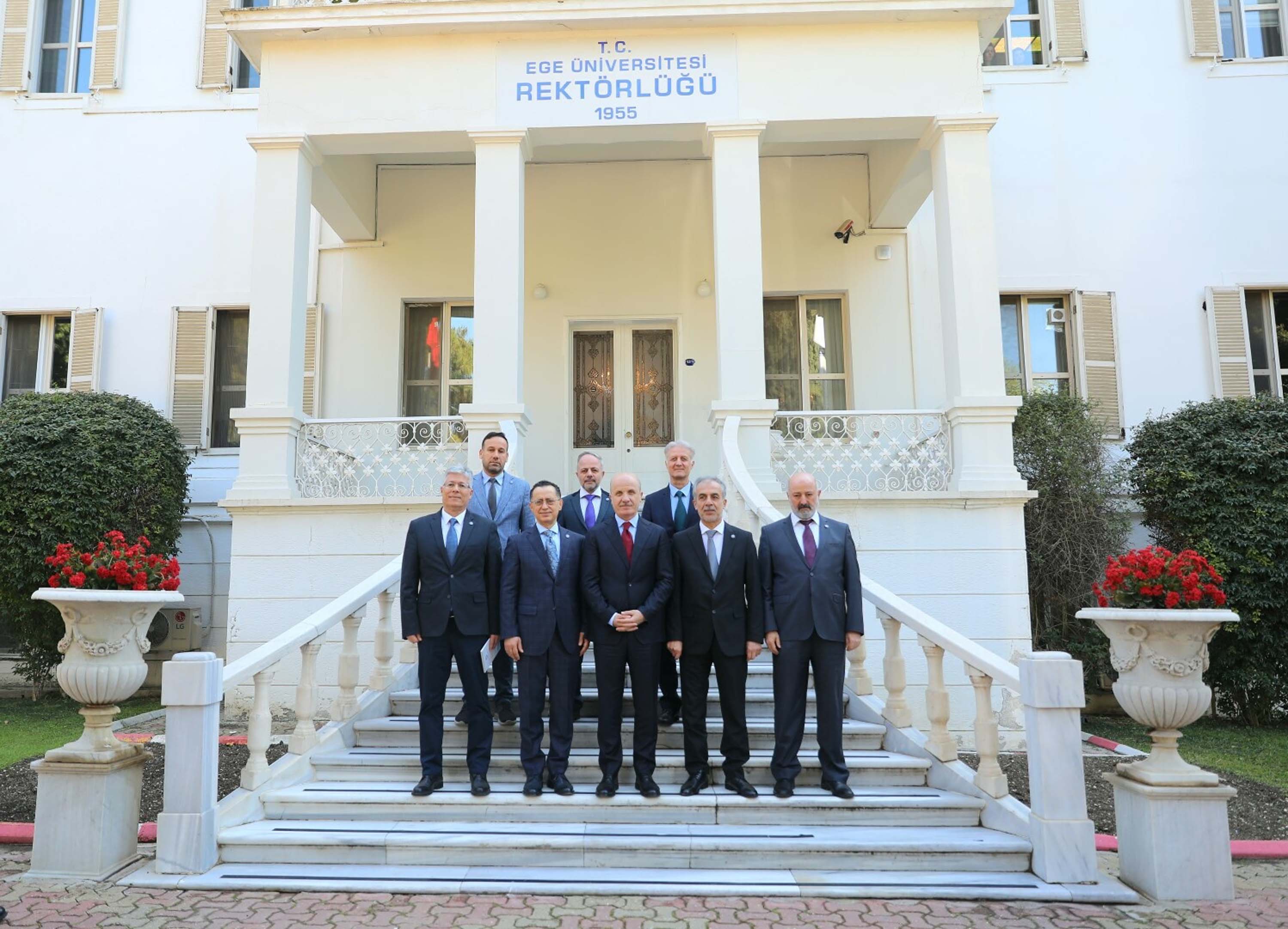 YÖK Başkanı Erol Özvar rektörlerle