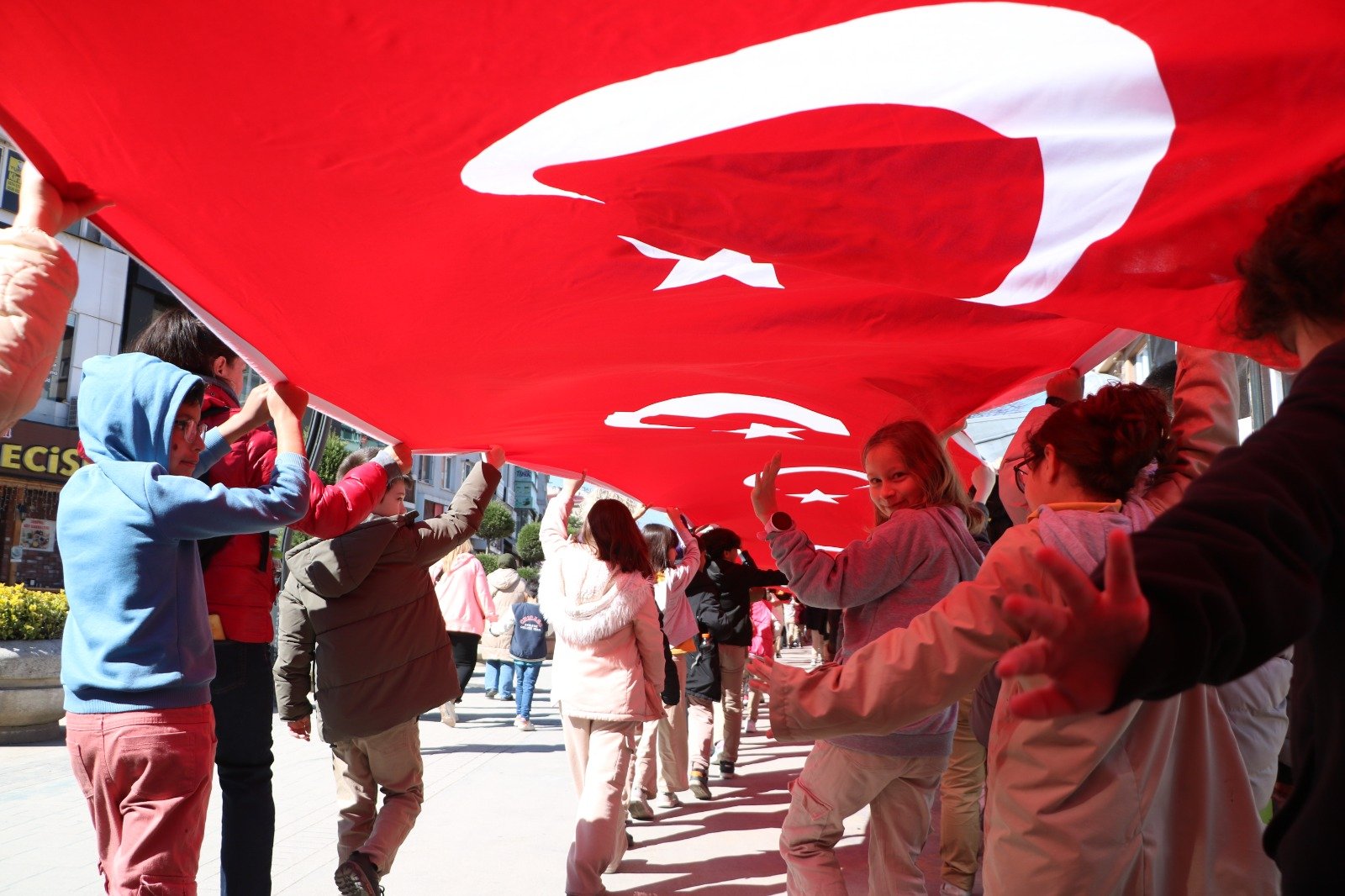 Bolu öğrenciler bayrak yürüyüşü 23 Nisan
