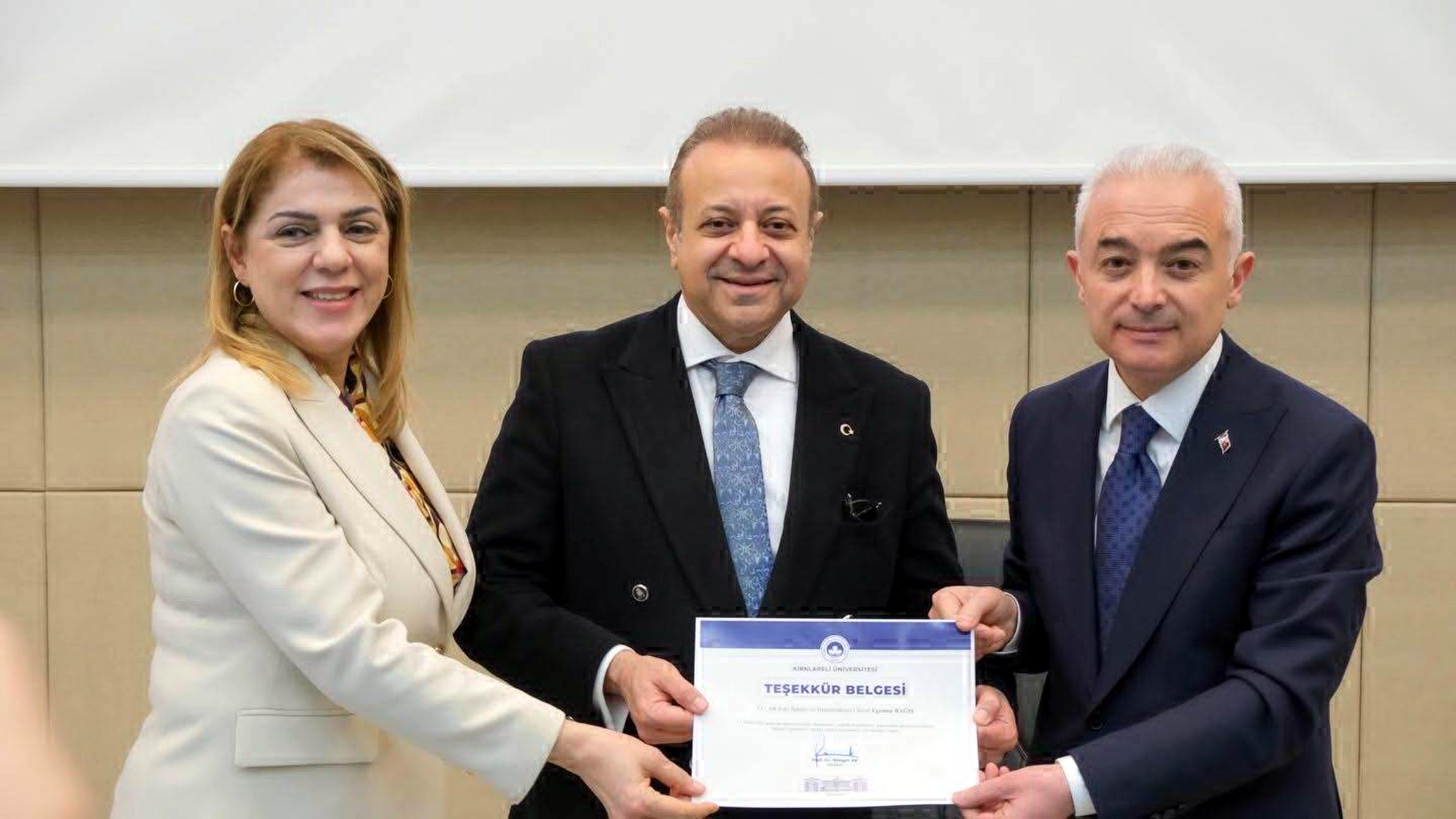 Egemen Bağış konuşma yapıyor