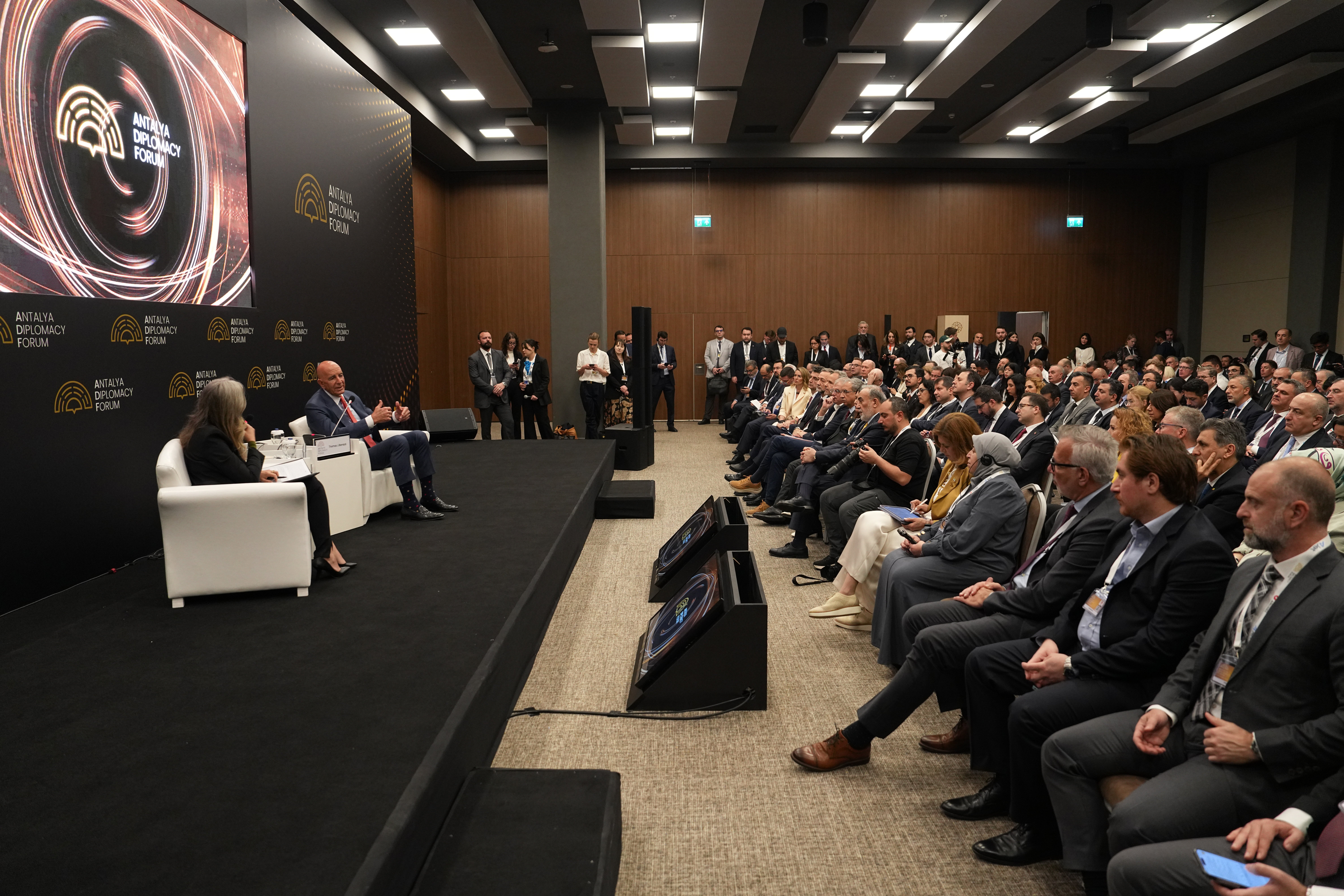 Barrack konuşma yapıyor