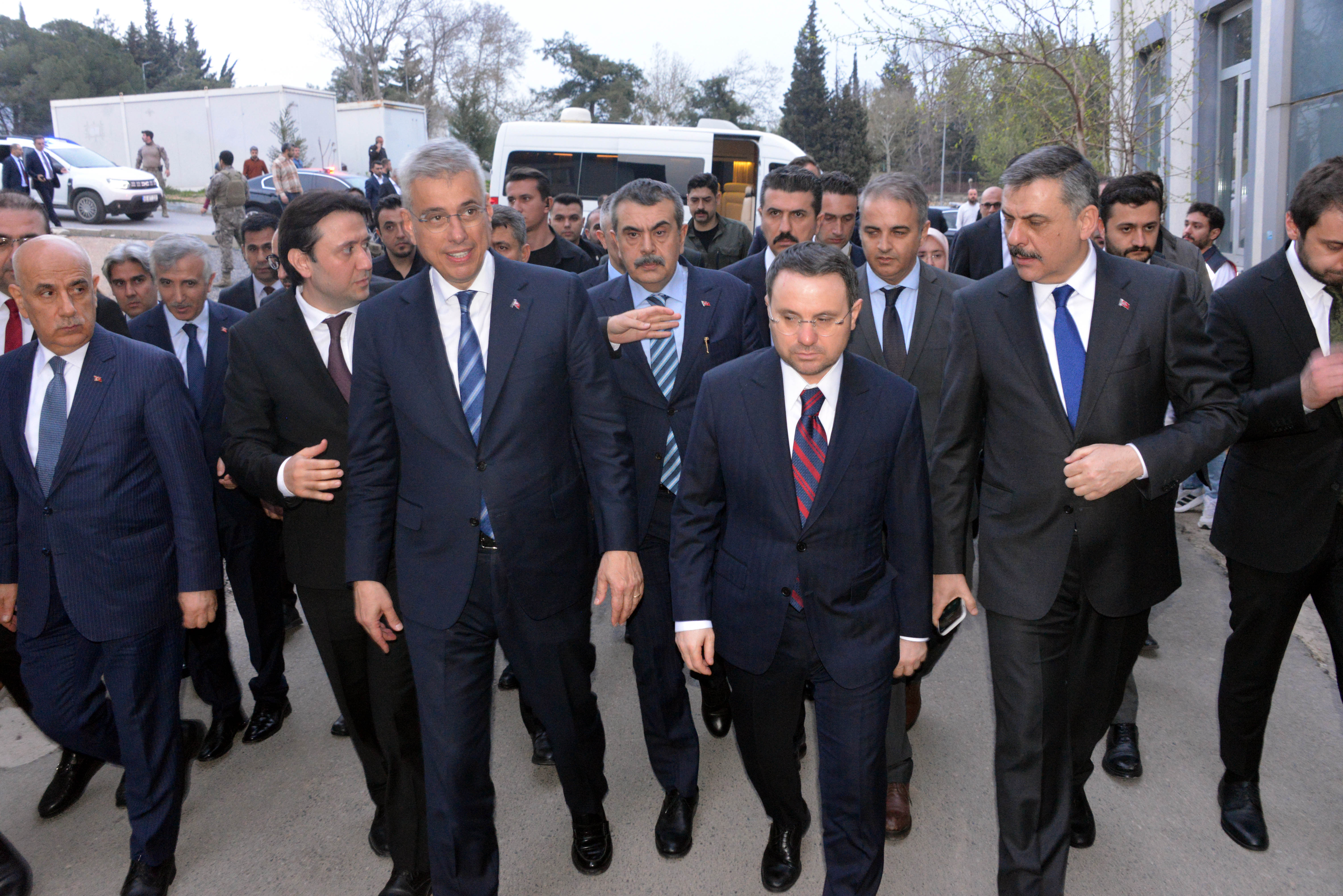 Bakanlar Mustafa Çiftçi, Akın Gürlek, Kemal Memişoğlu, Yusuf Tekin Kahramanmaraş hastane ziyareti