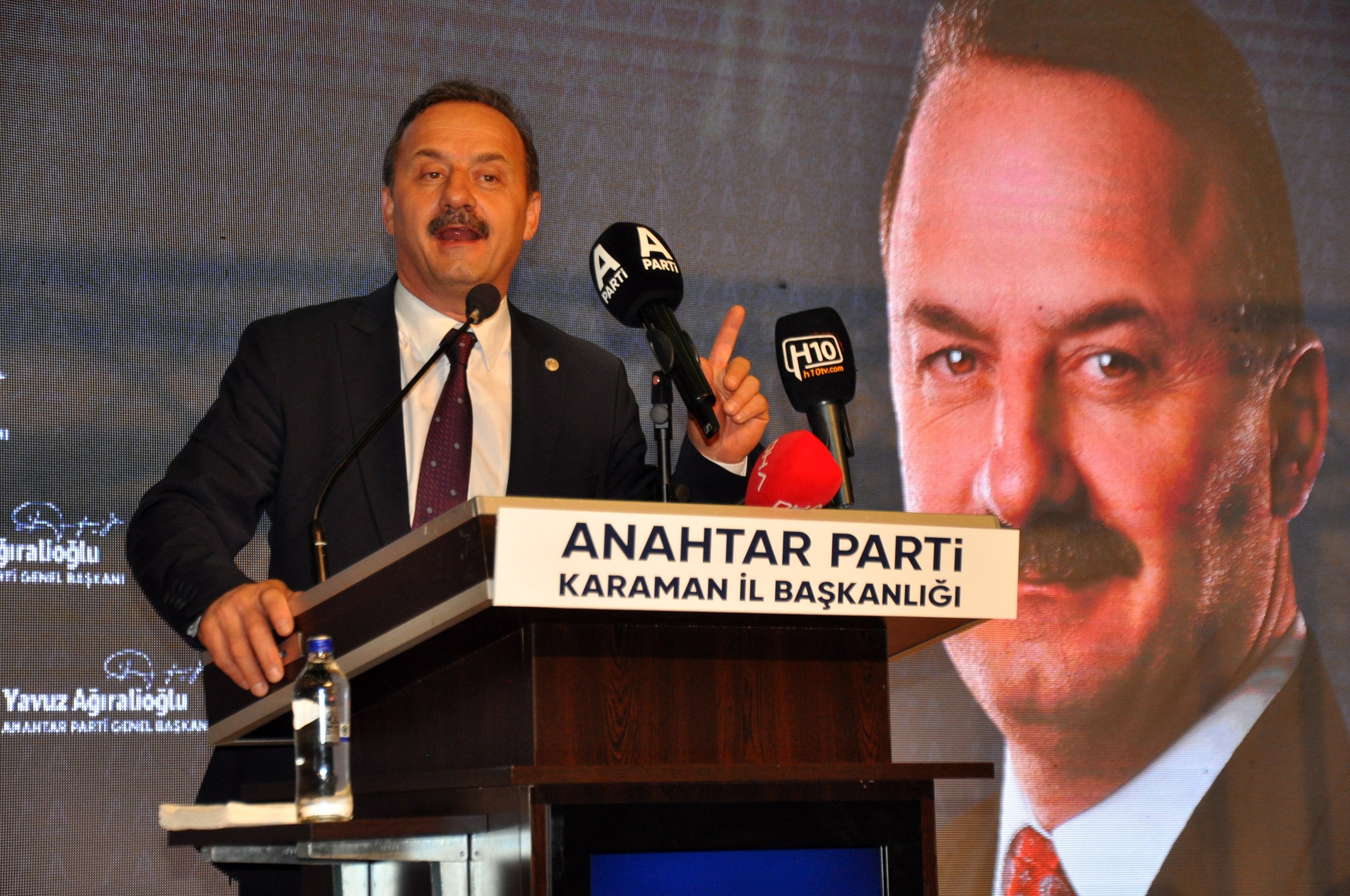 Ağıralioğlu çiftçiler için vaatlerini anlatıyor