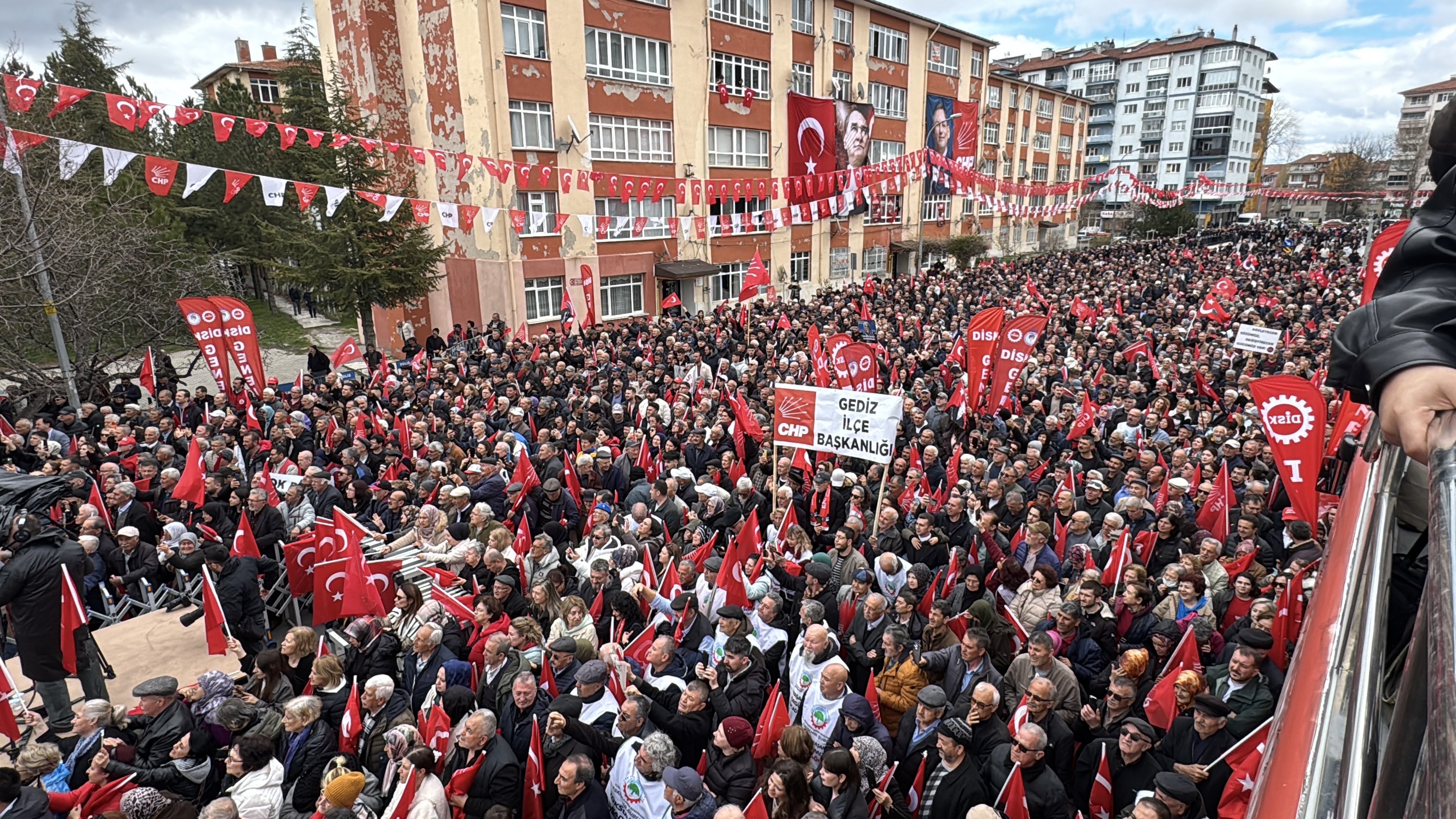 Özgür Özel Konuşma Yapıyor