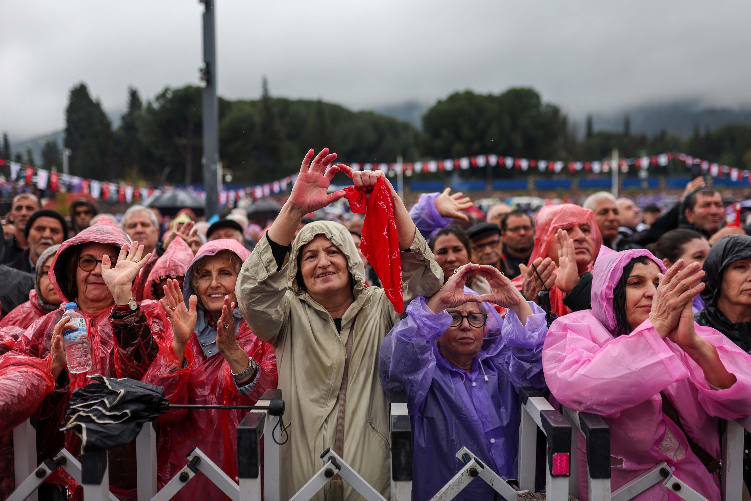 Özgür Özel ve CHP