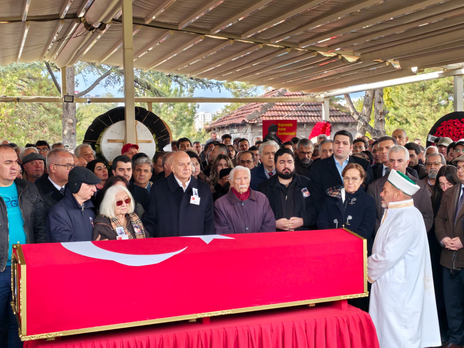 Yalçın Küçük cenaze törenine katılan siyasetçiler