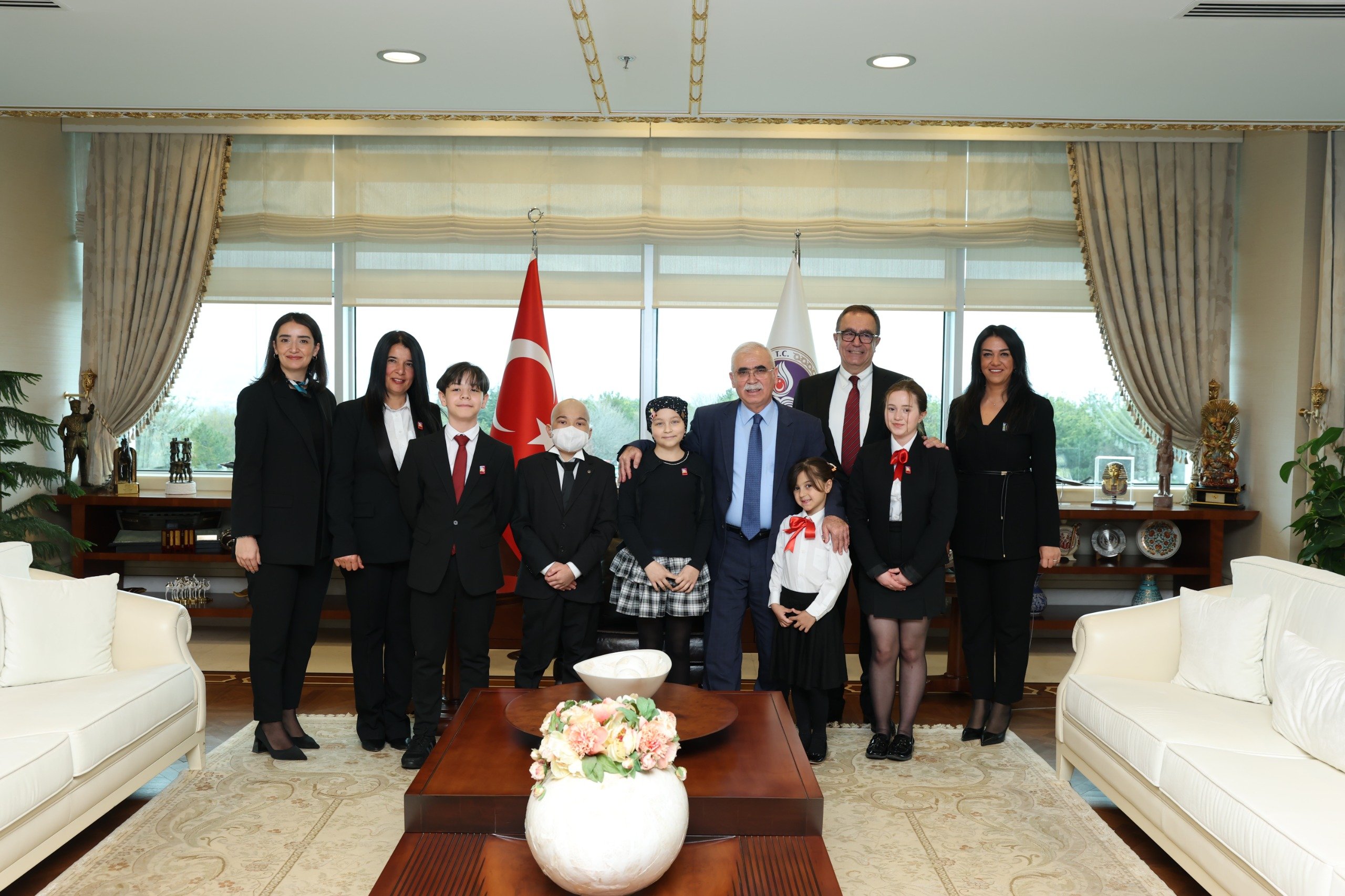 Elif Mina Duygucu Anayasa Mahkemesi Başkanı koltuğunda